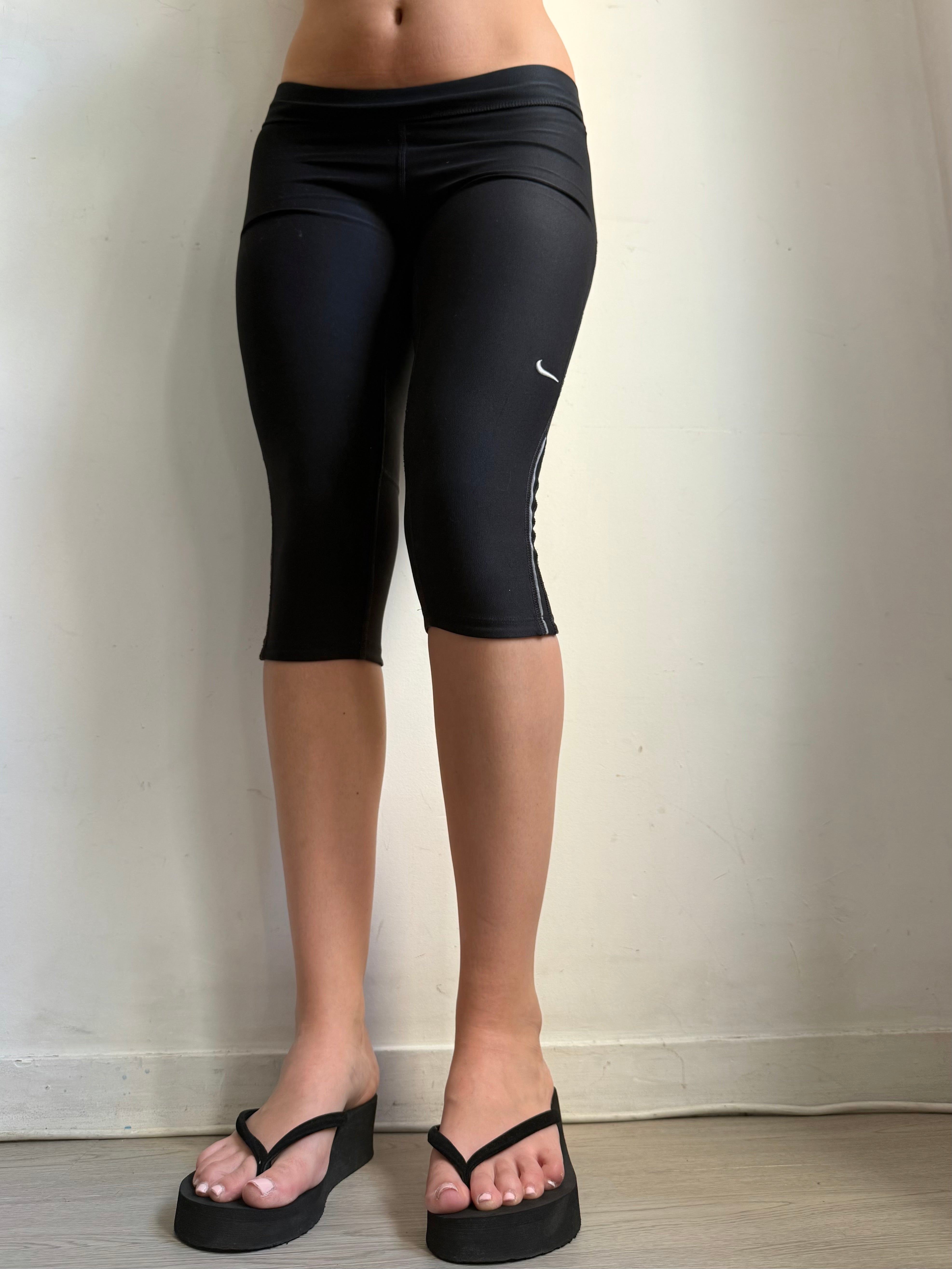 Black low waist activewear capri pants (XS/S)