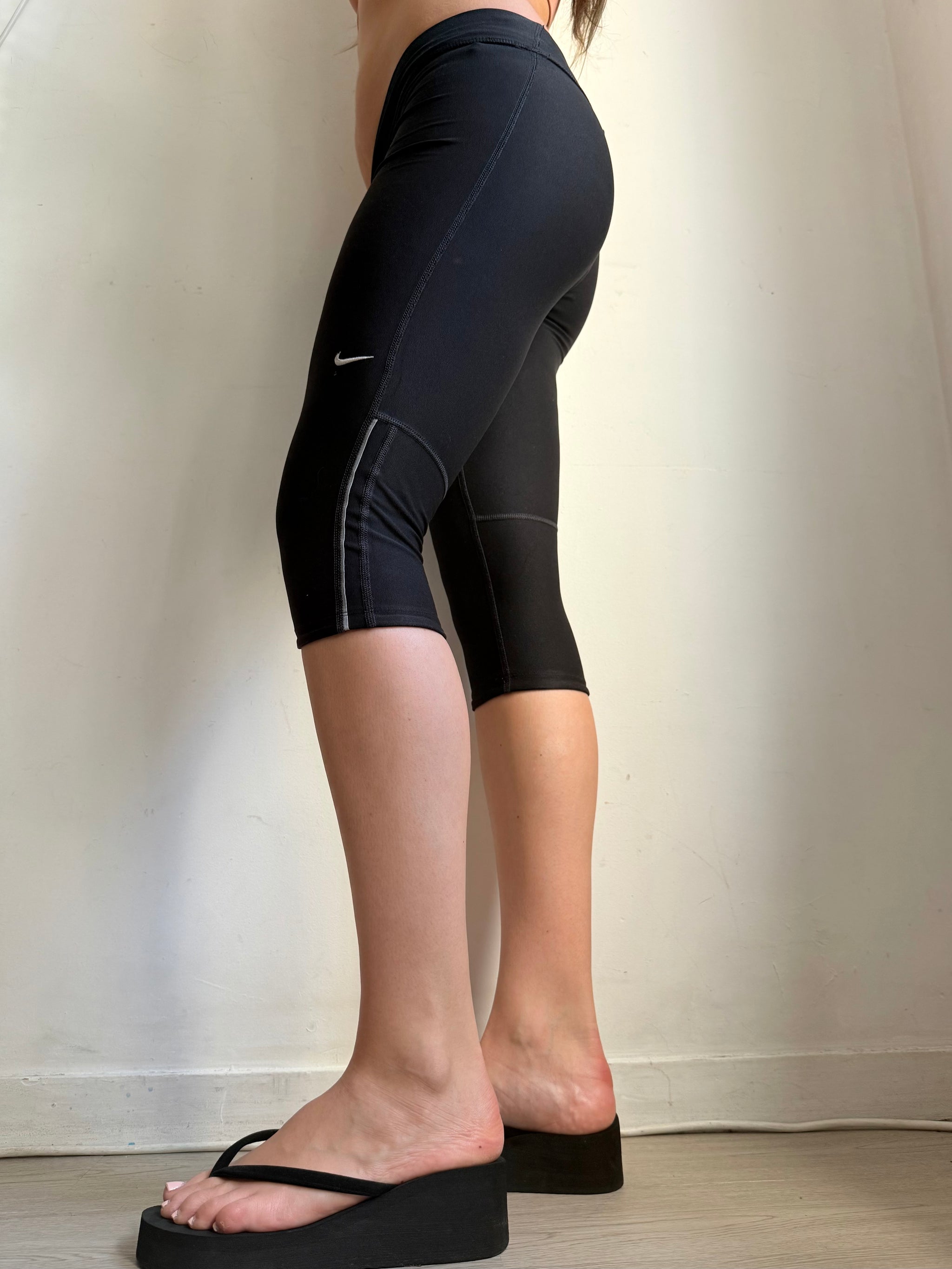 Black low waist activewear capri pants (XS/S)