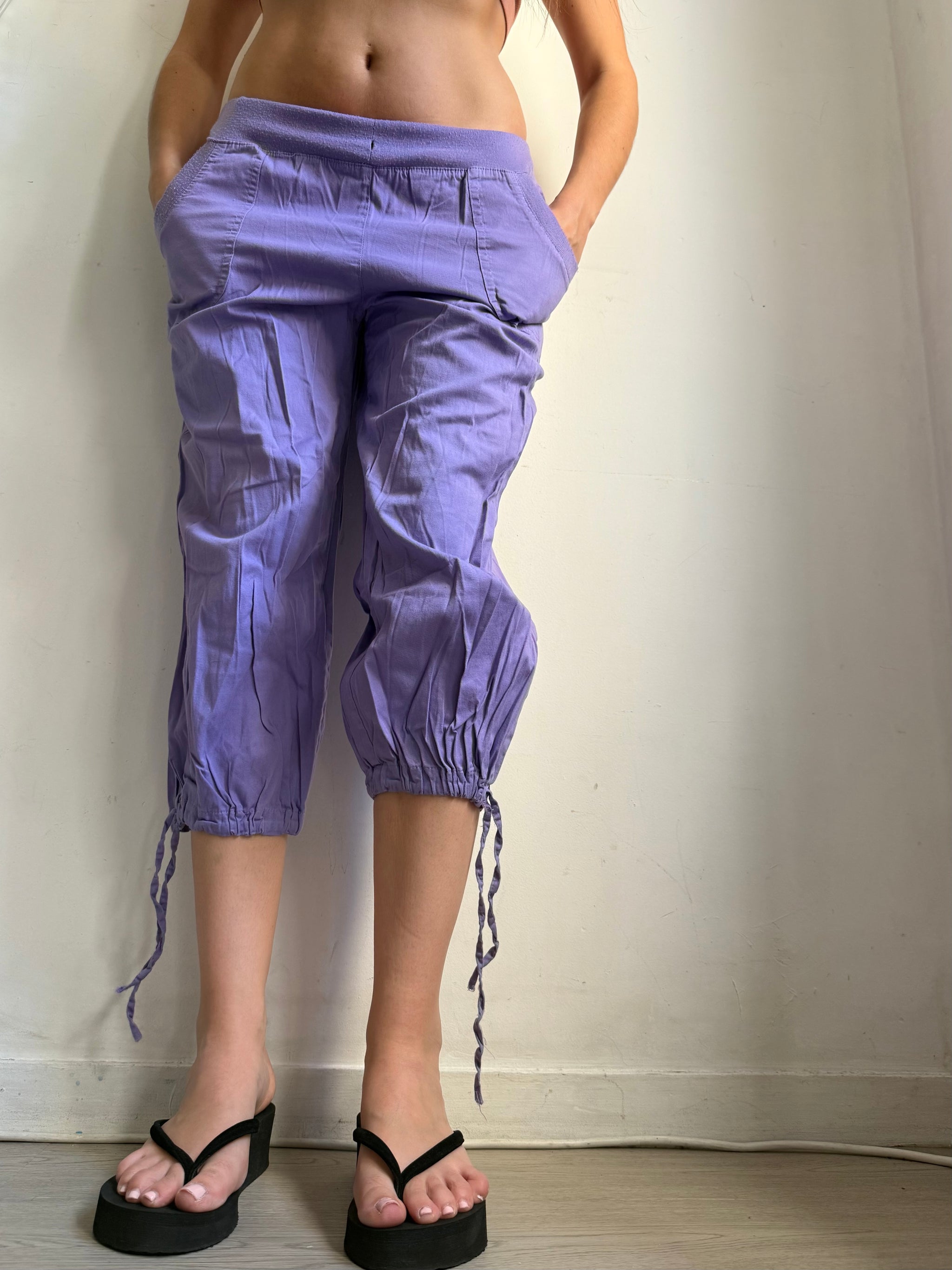 Purple low rise capri pants (M/L)