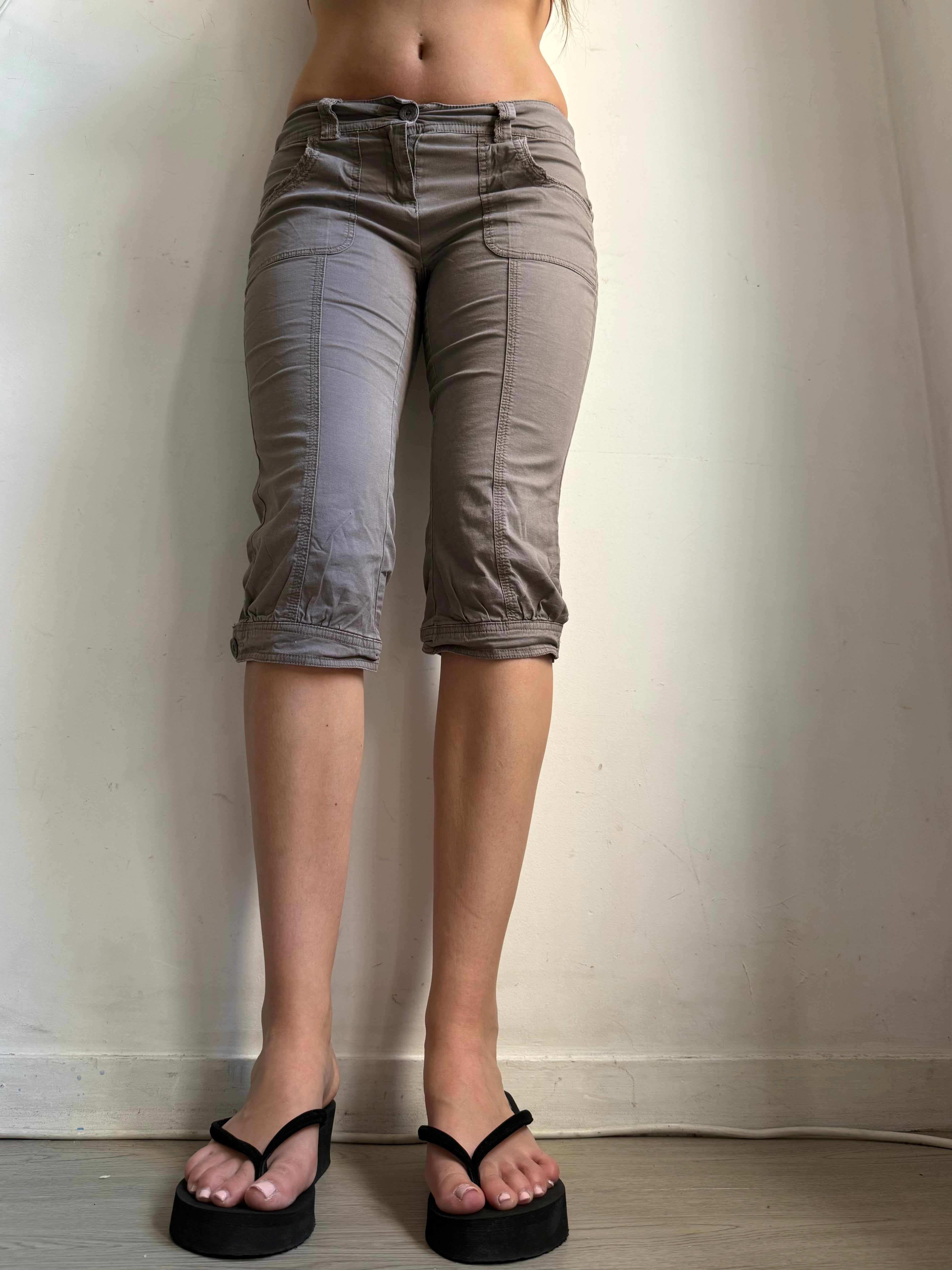 Khaki low rise utility capri pants (S)