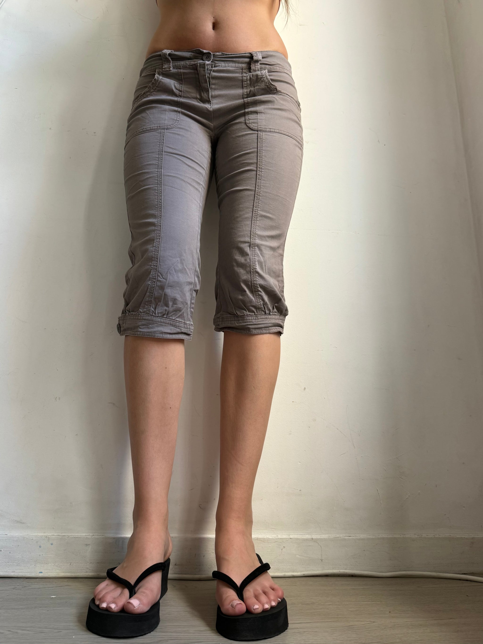 Khaki low rise utility capri pants (S)
