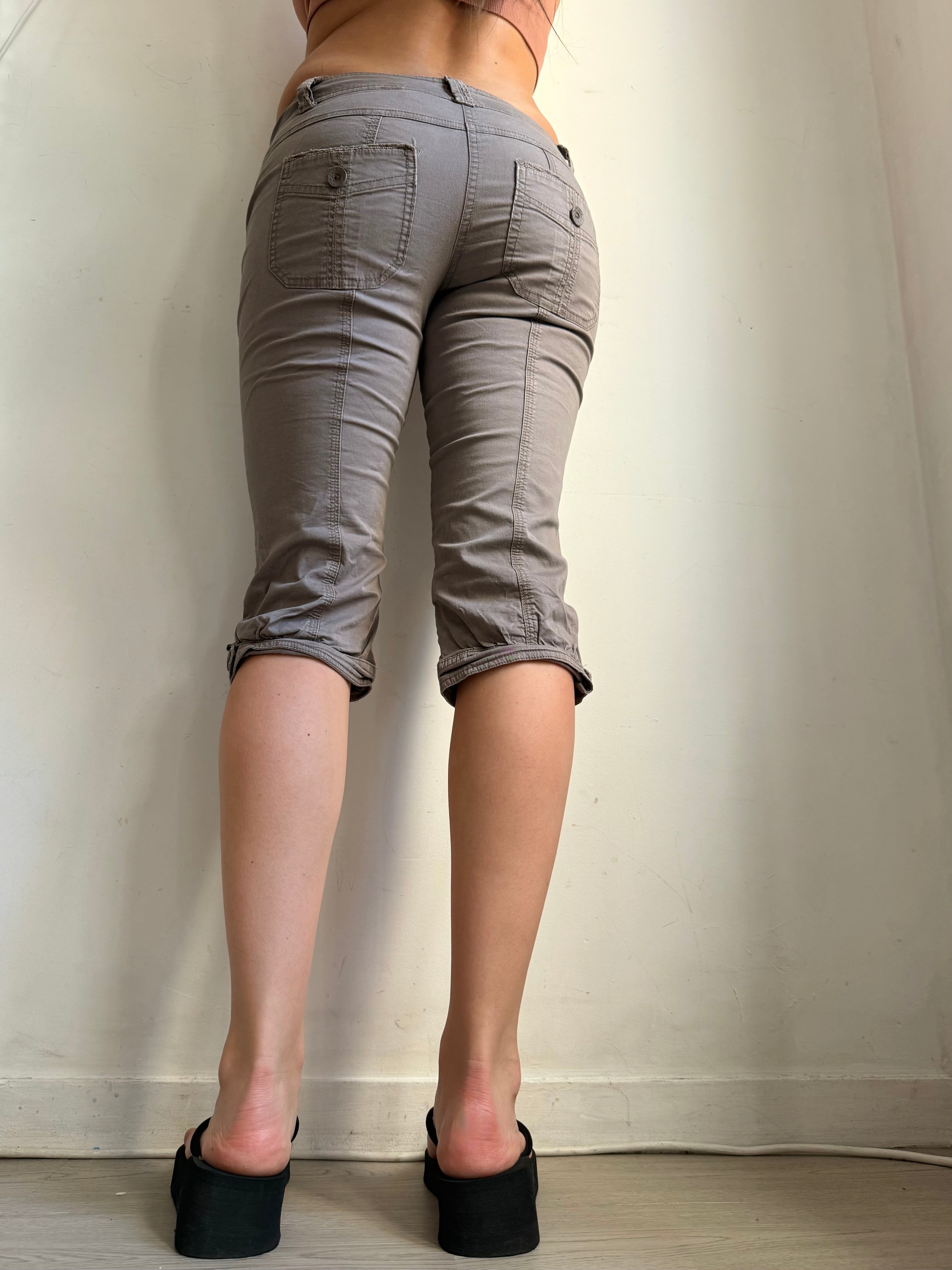 Khaki low rise utility capri pants (S)