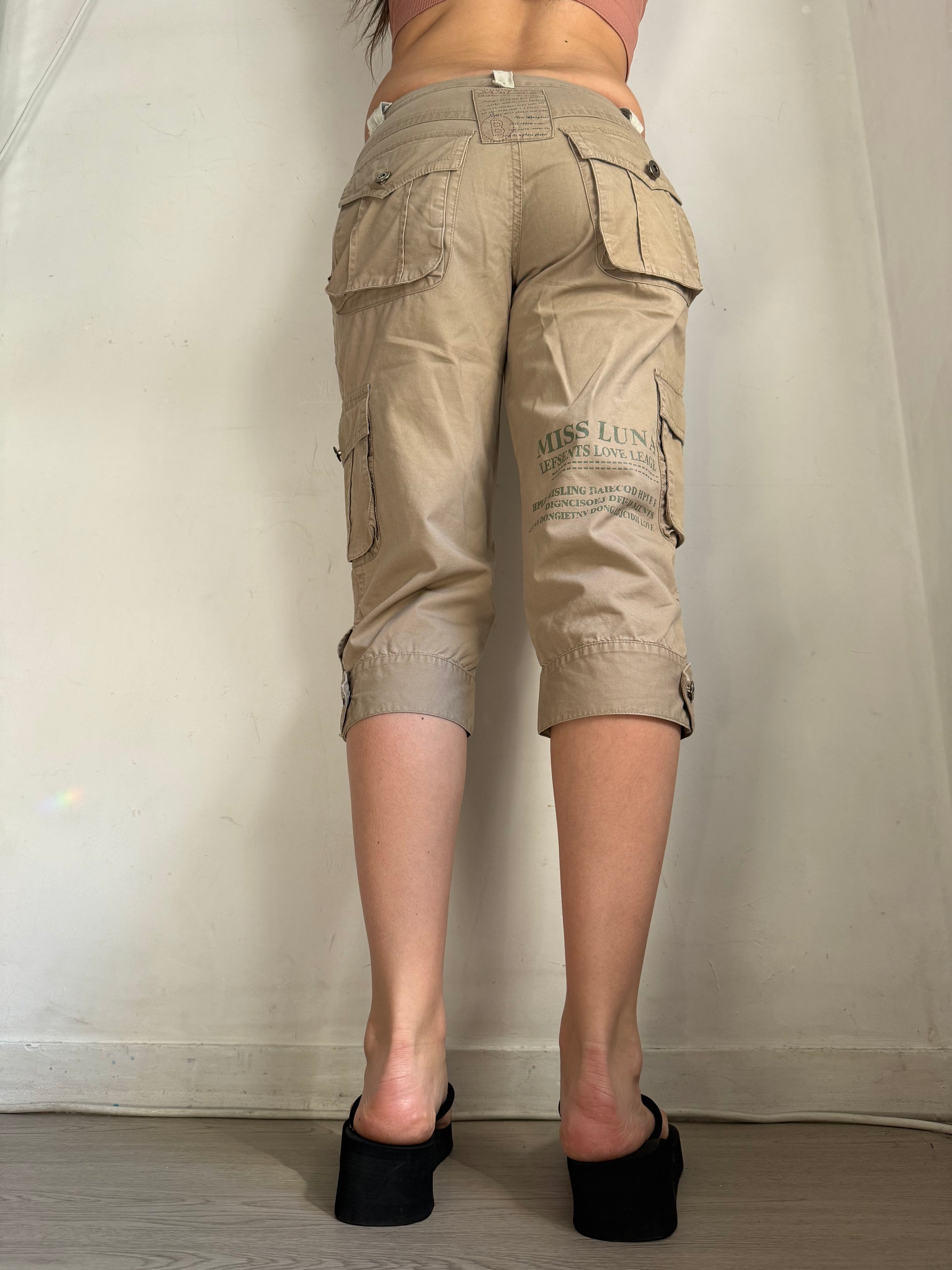 Beige low rise utility capri pants (S)