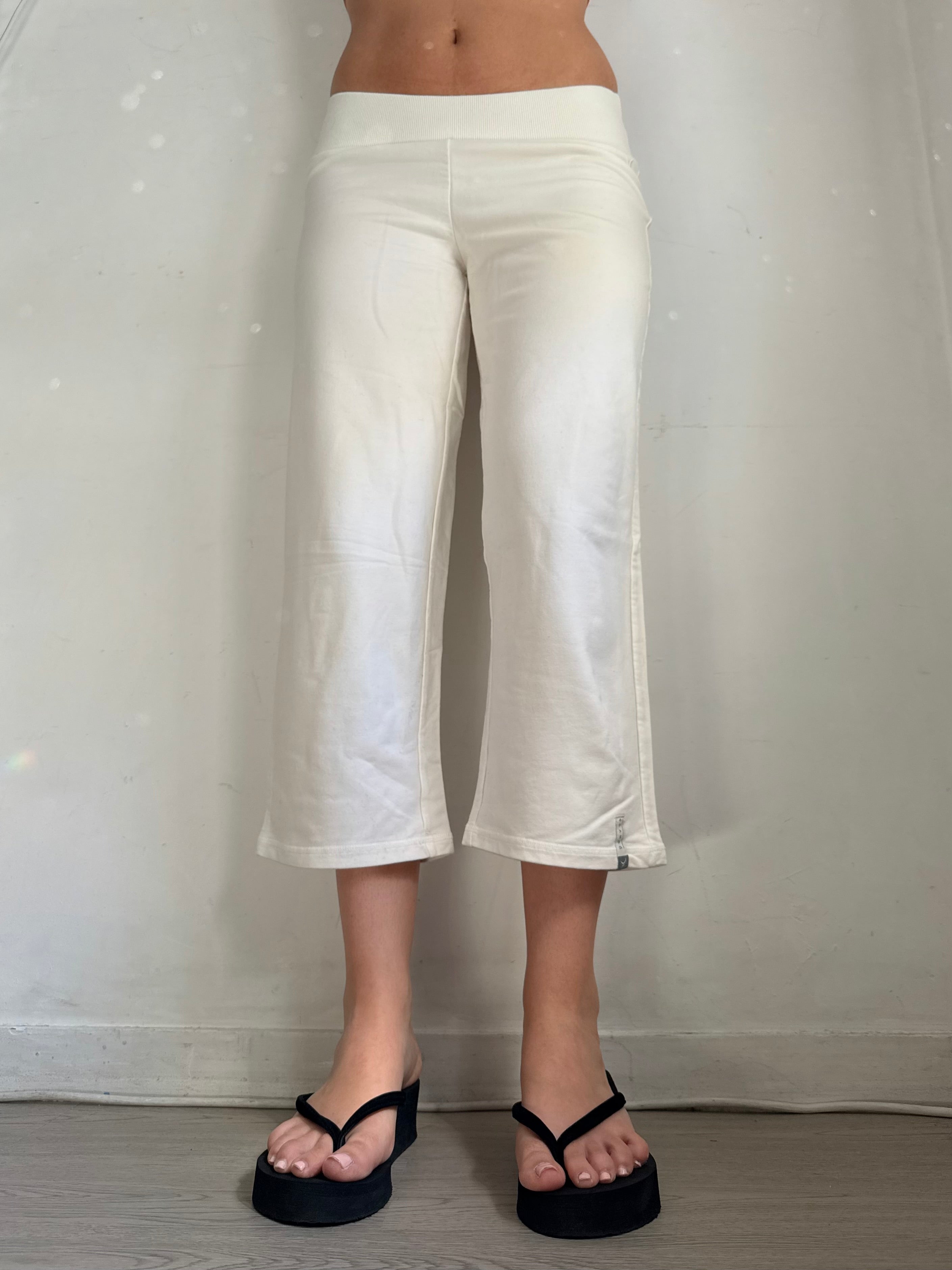 White activewear low waist capri pants (S/M)