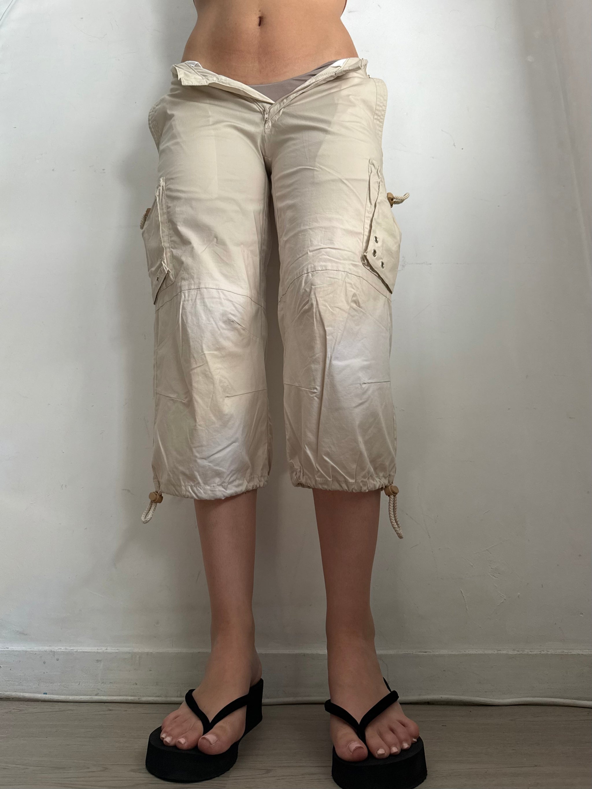 Cream low rise utility capri pants (S)