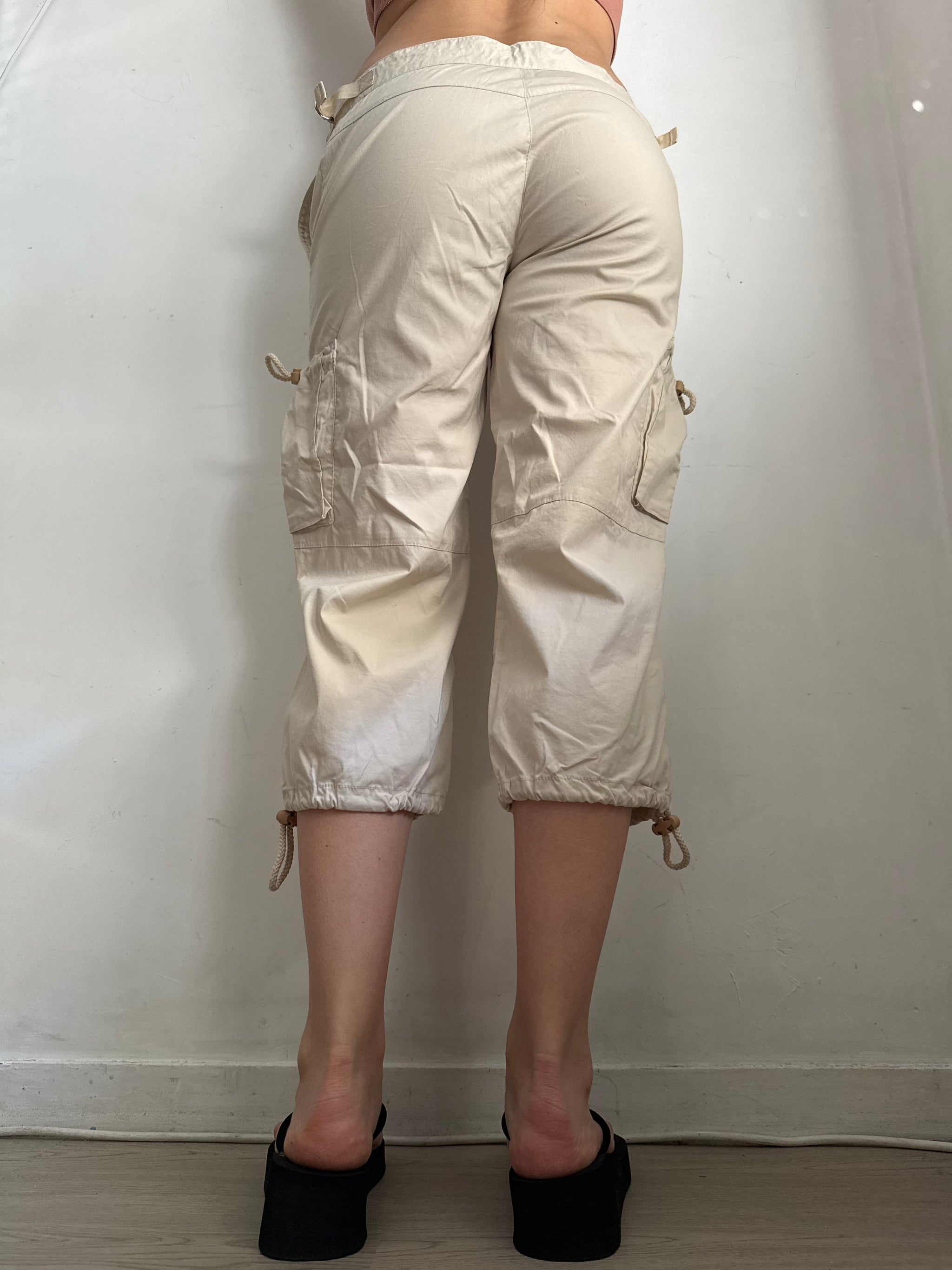 Cream low rise utility capri pants (S)