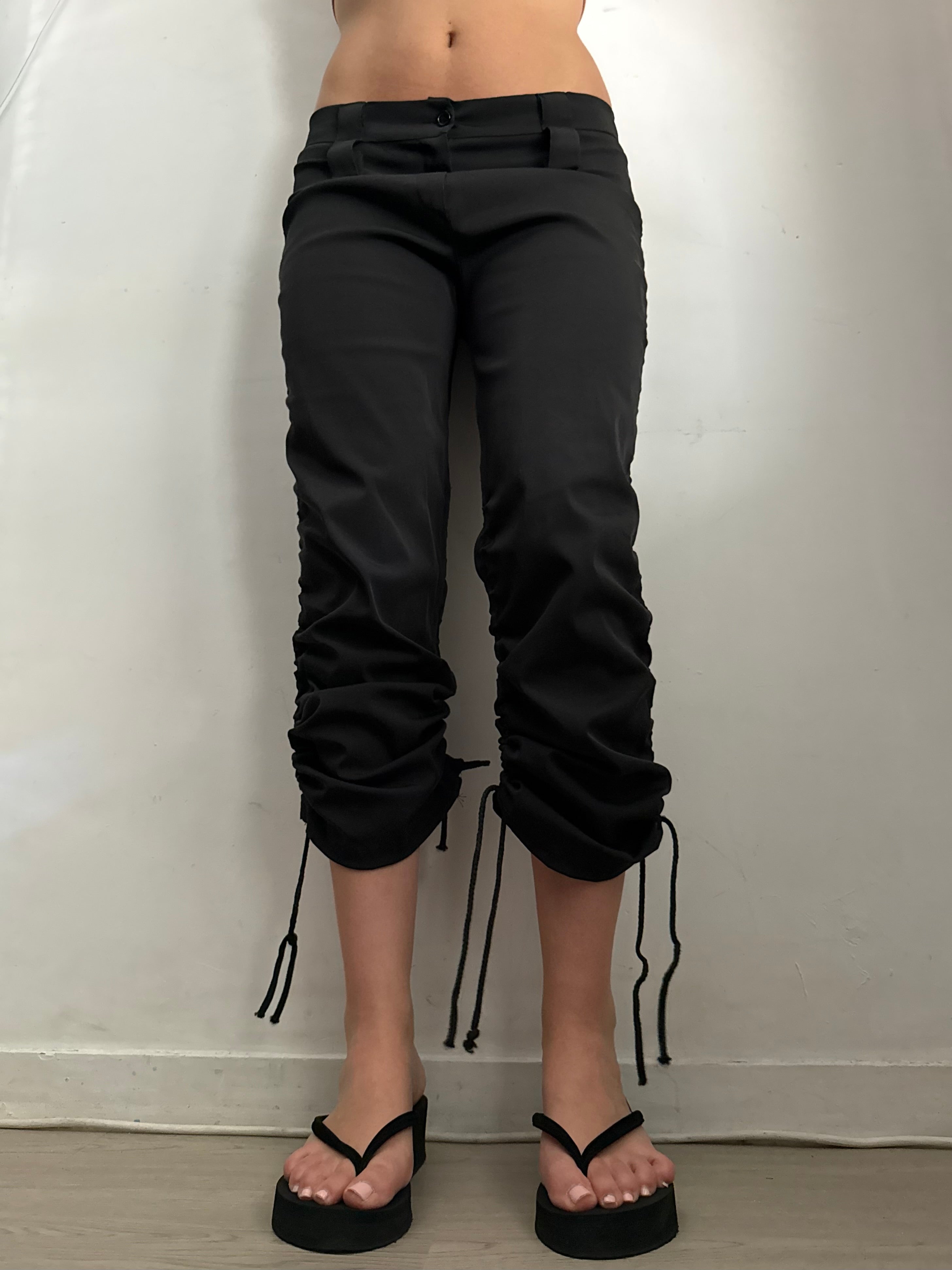 Black ruched low rise capri pants (M/L)