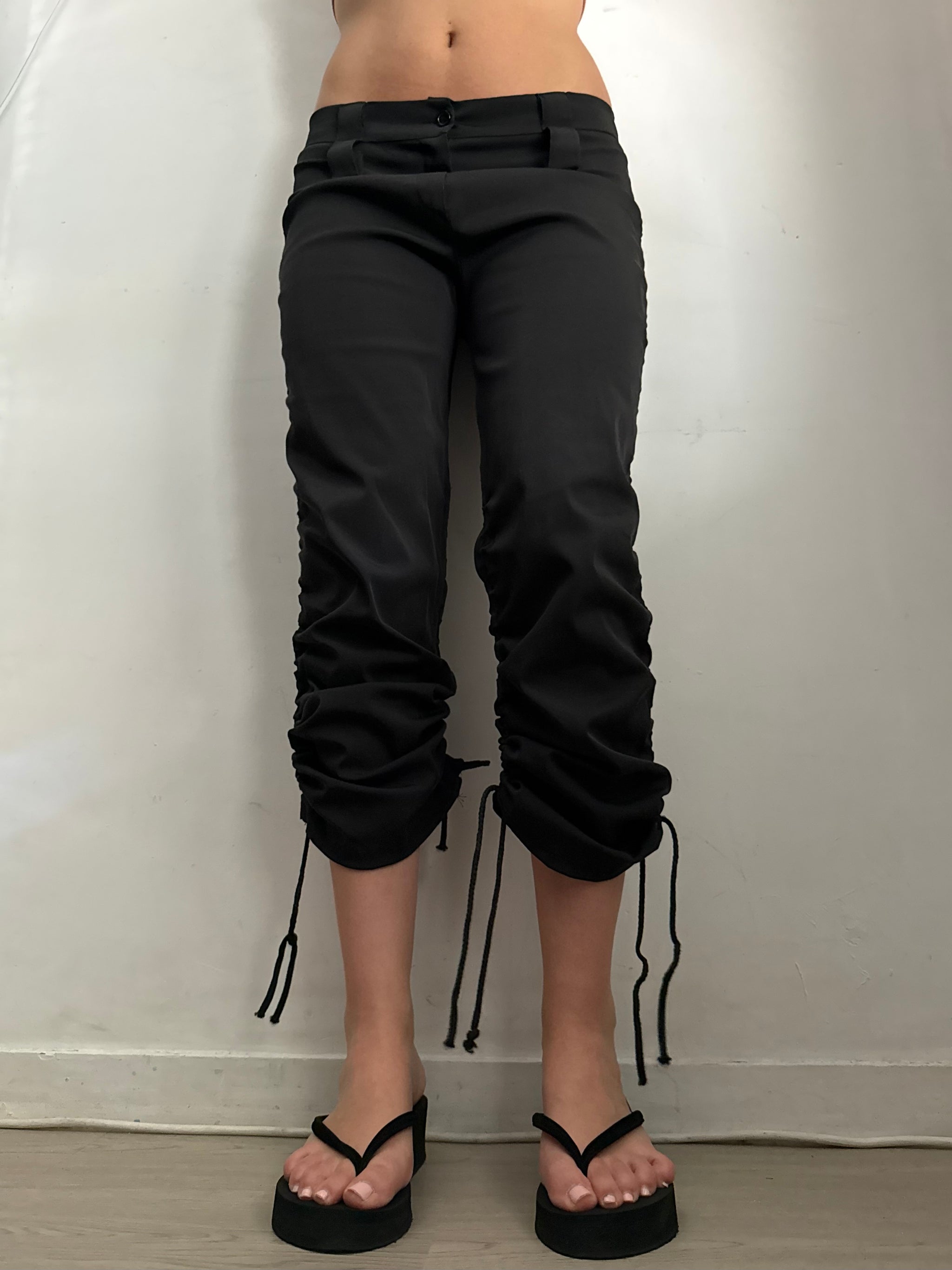 Black ruched low rise capri pants (M/L)