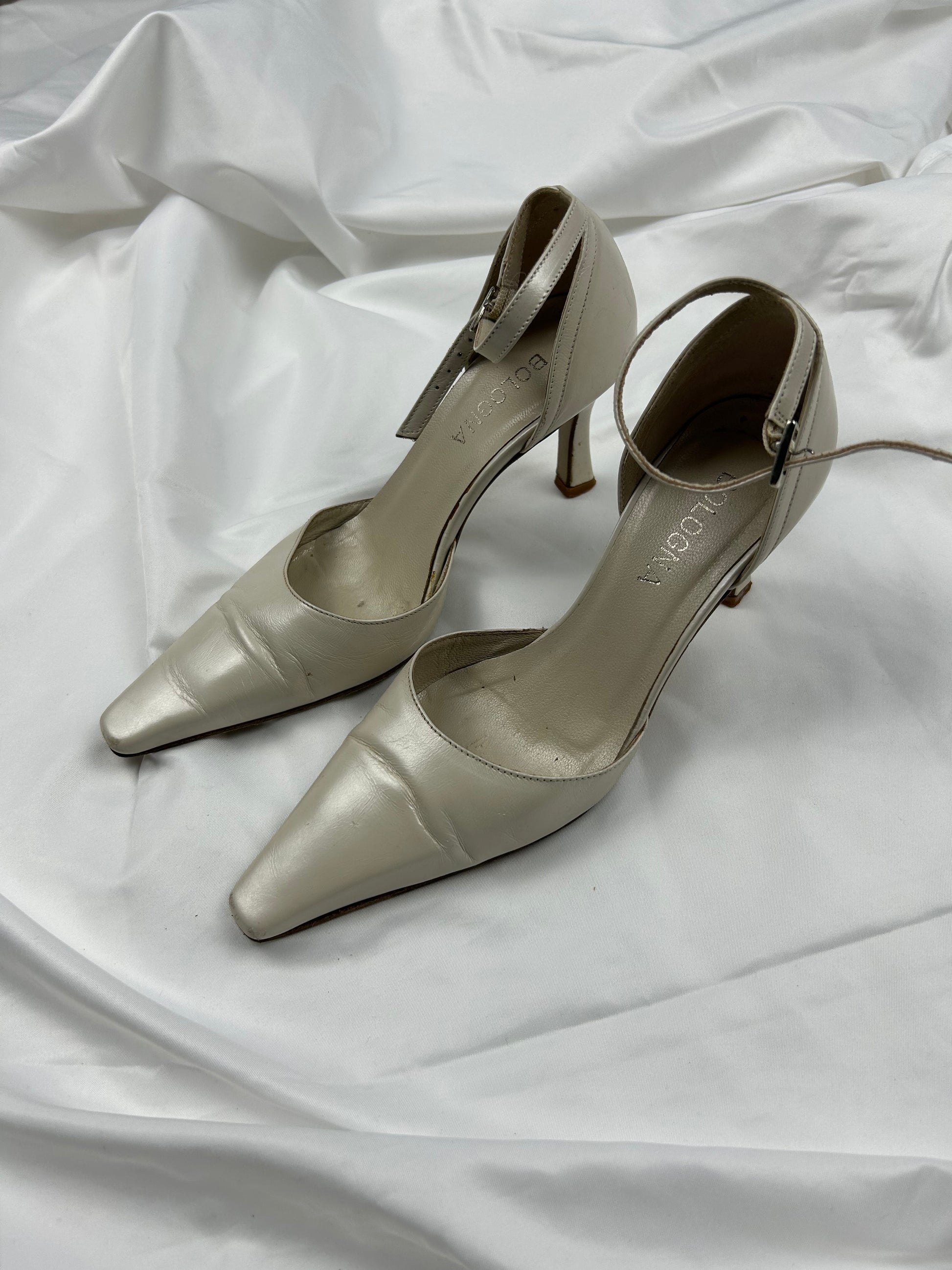 White cream  kitten heels pointed toes 100% real leather shoes (36)
