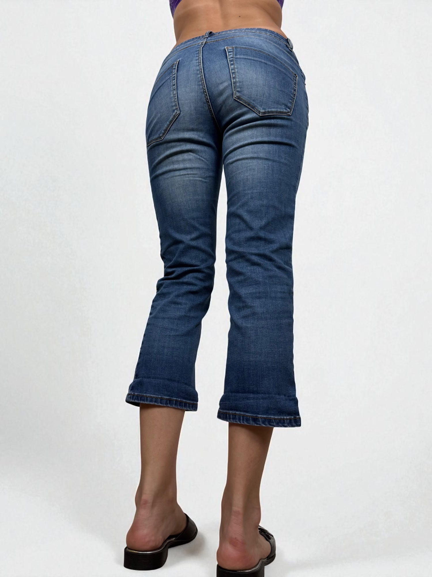 Blue denim low rise capri pants (M)