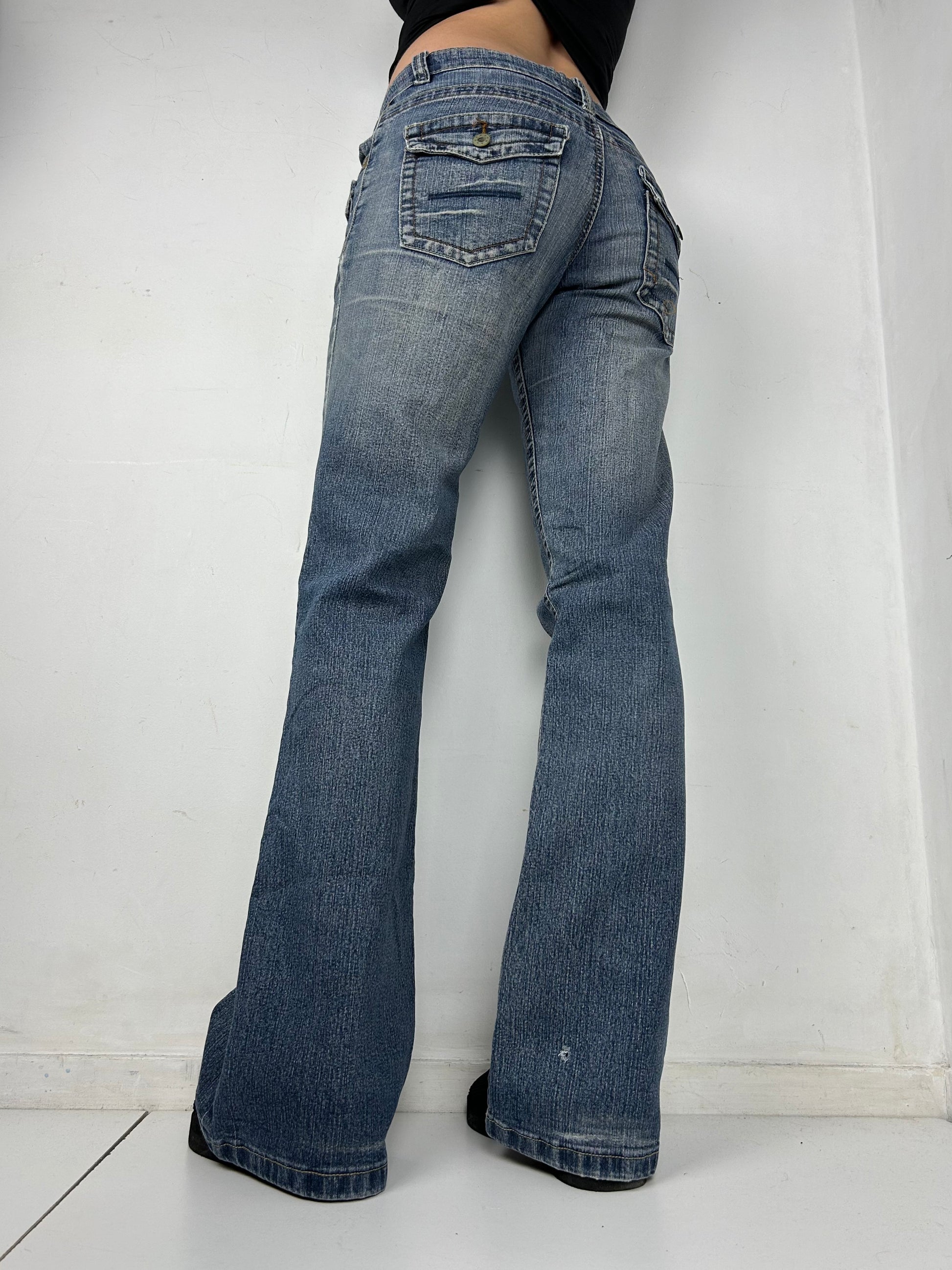 Blue denim low rise bootcut pants (M)