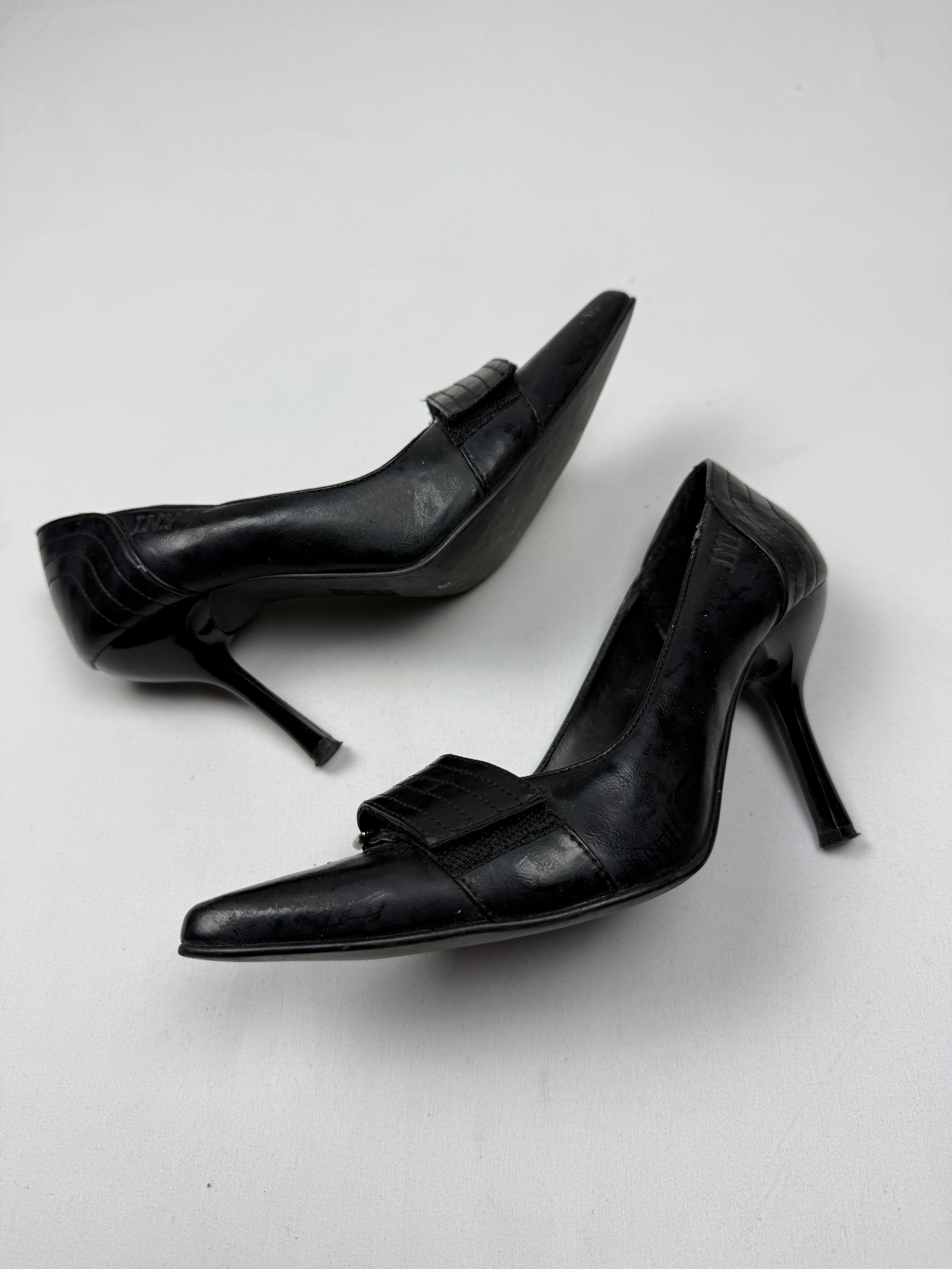 Black buckle belt pointed toes heels (38)