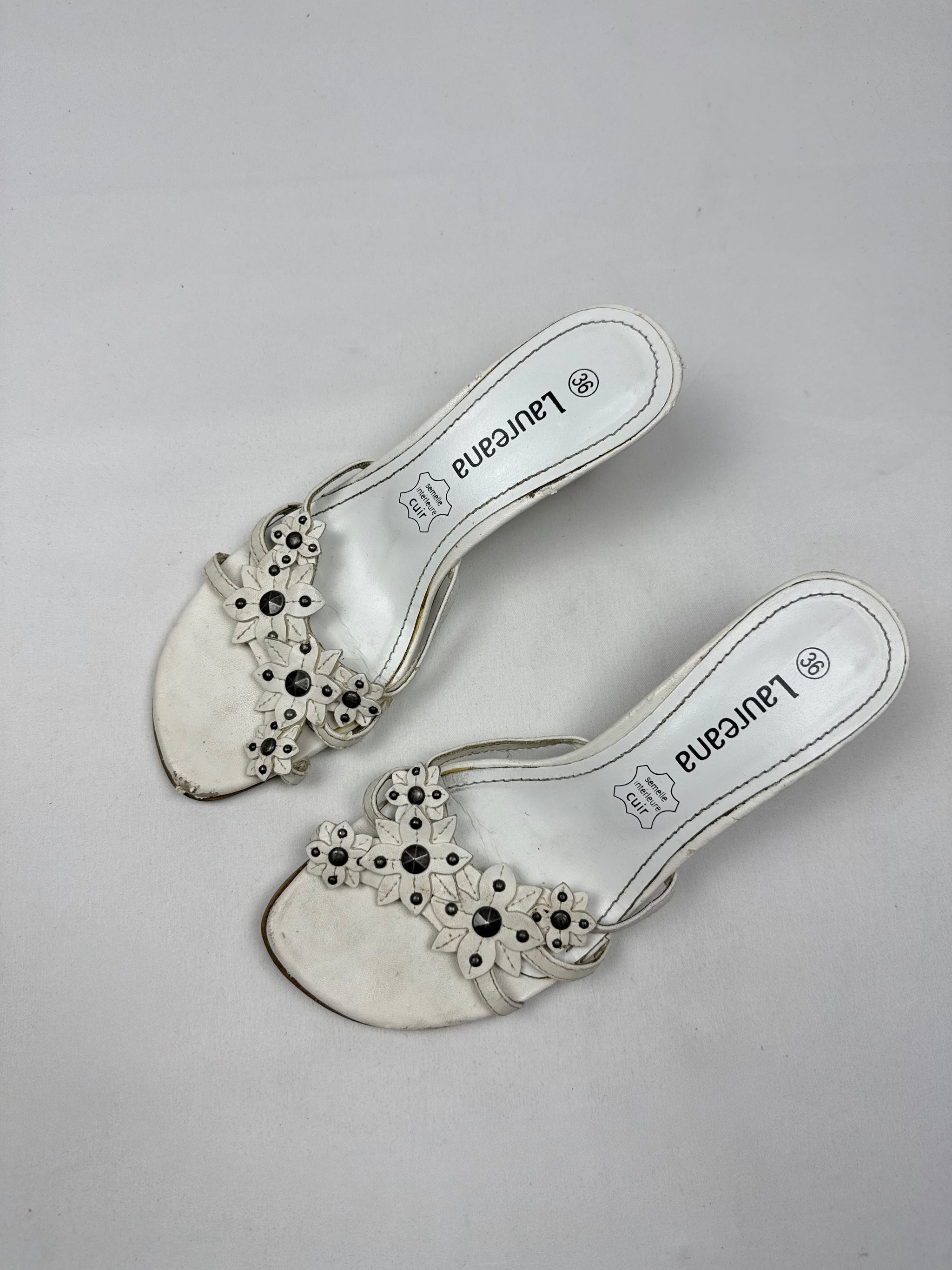 White floral real leather kitten heels mules (36)
