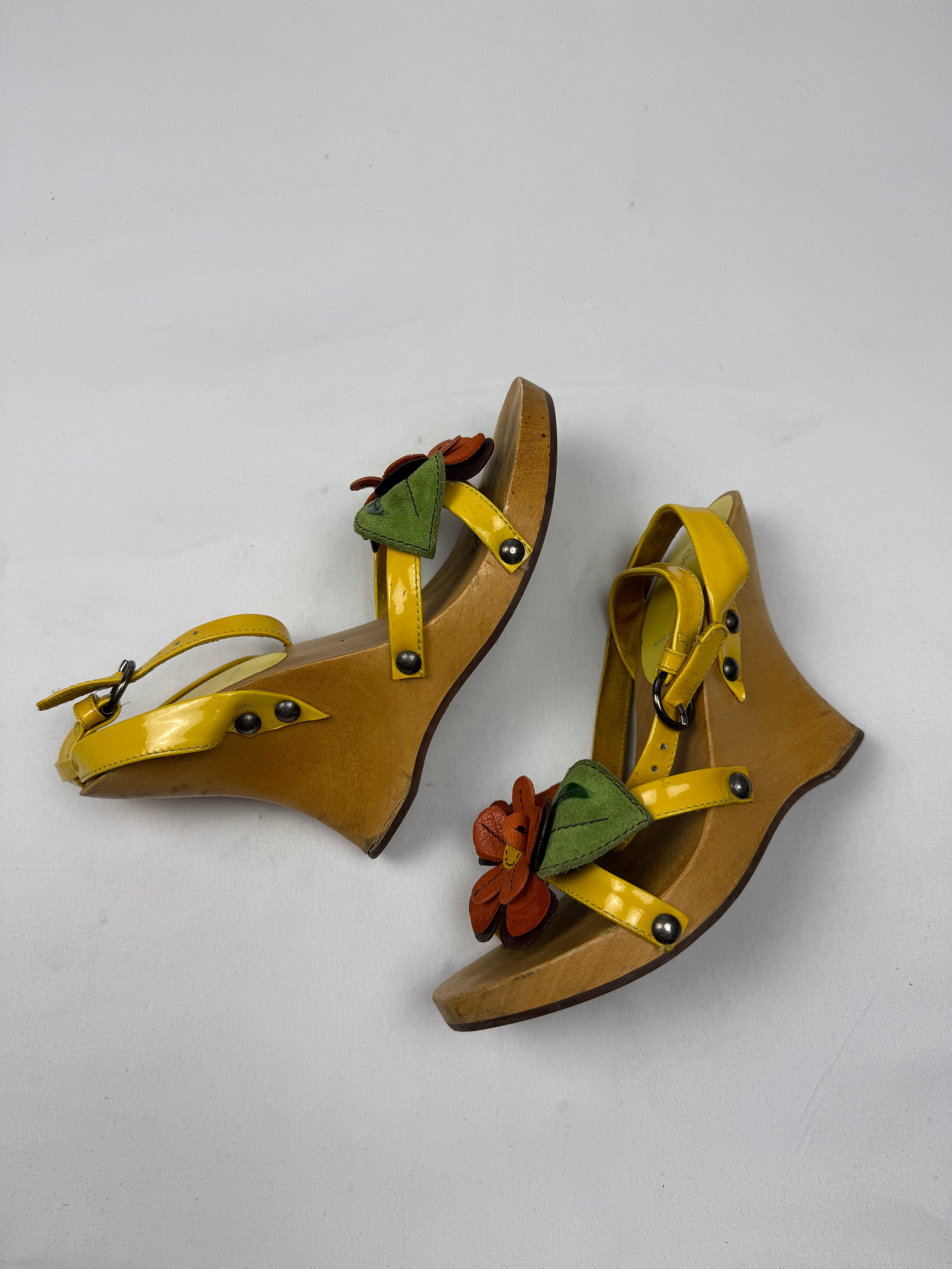 Yellow flower appliqué real leather wedge heels (36.5)