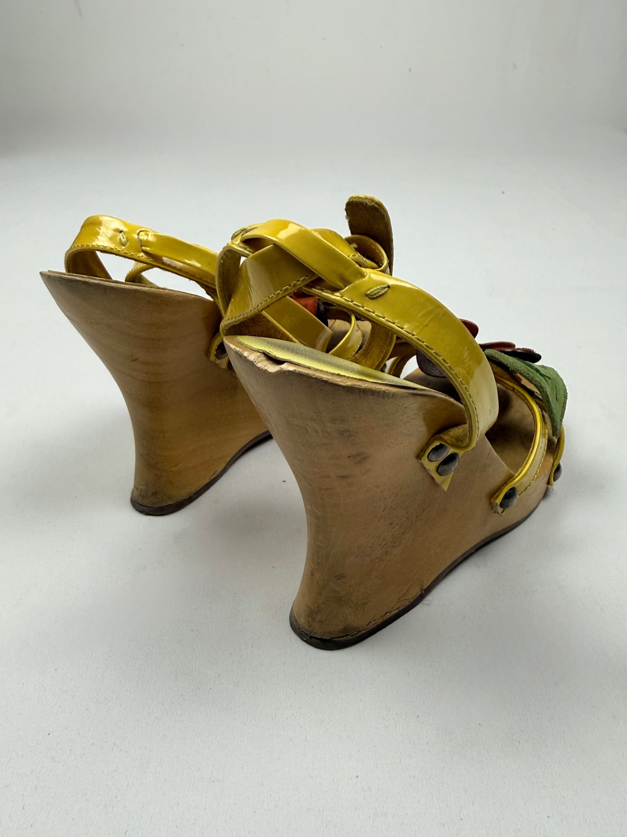 Yellow flower appliqué real leather wedge heels (36.5)