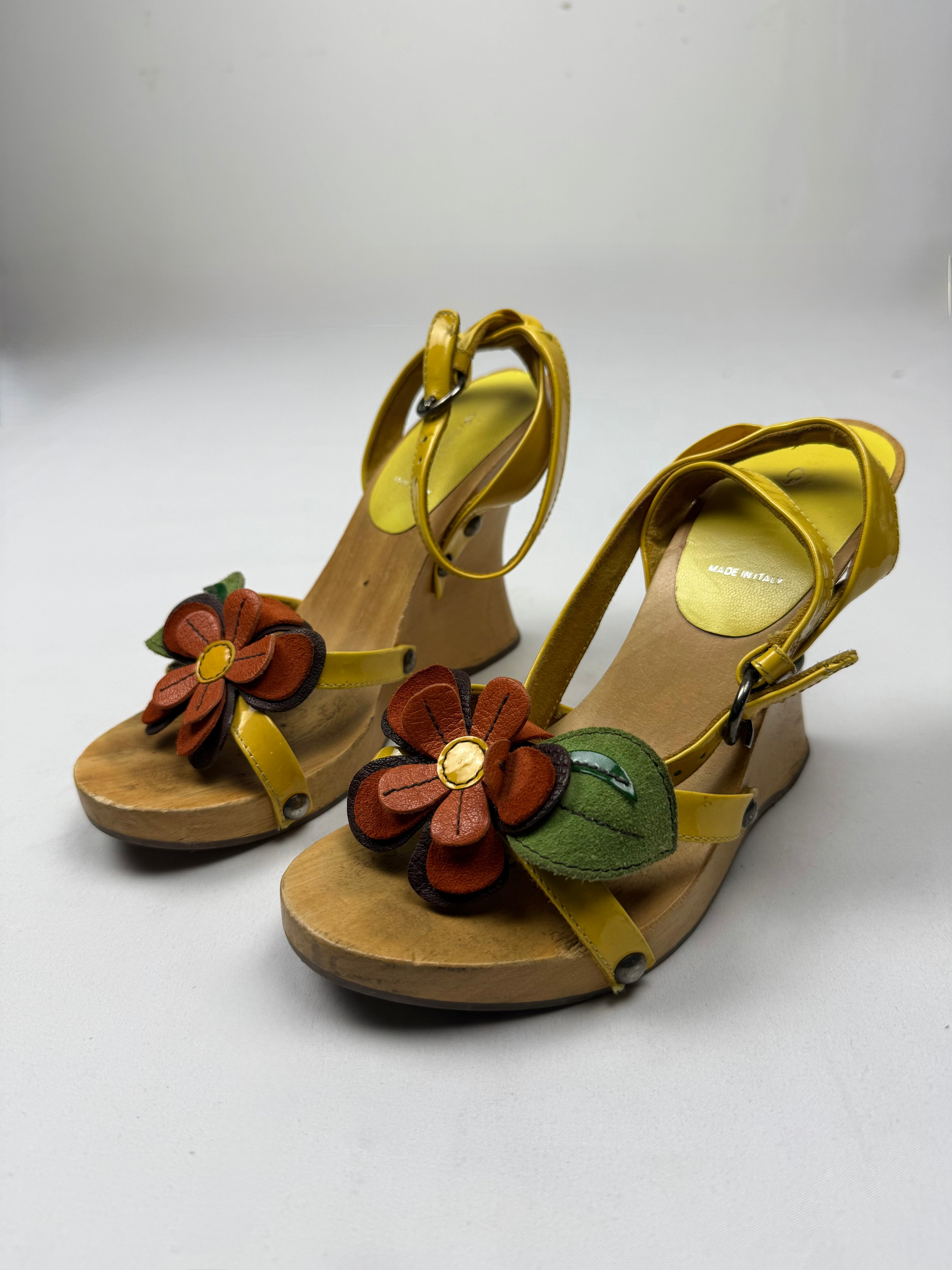Yellow flower appliqué real leather wedge heels (36.5)