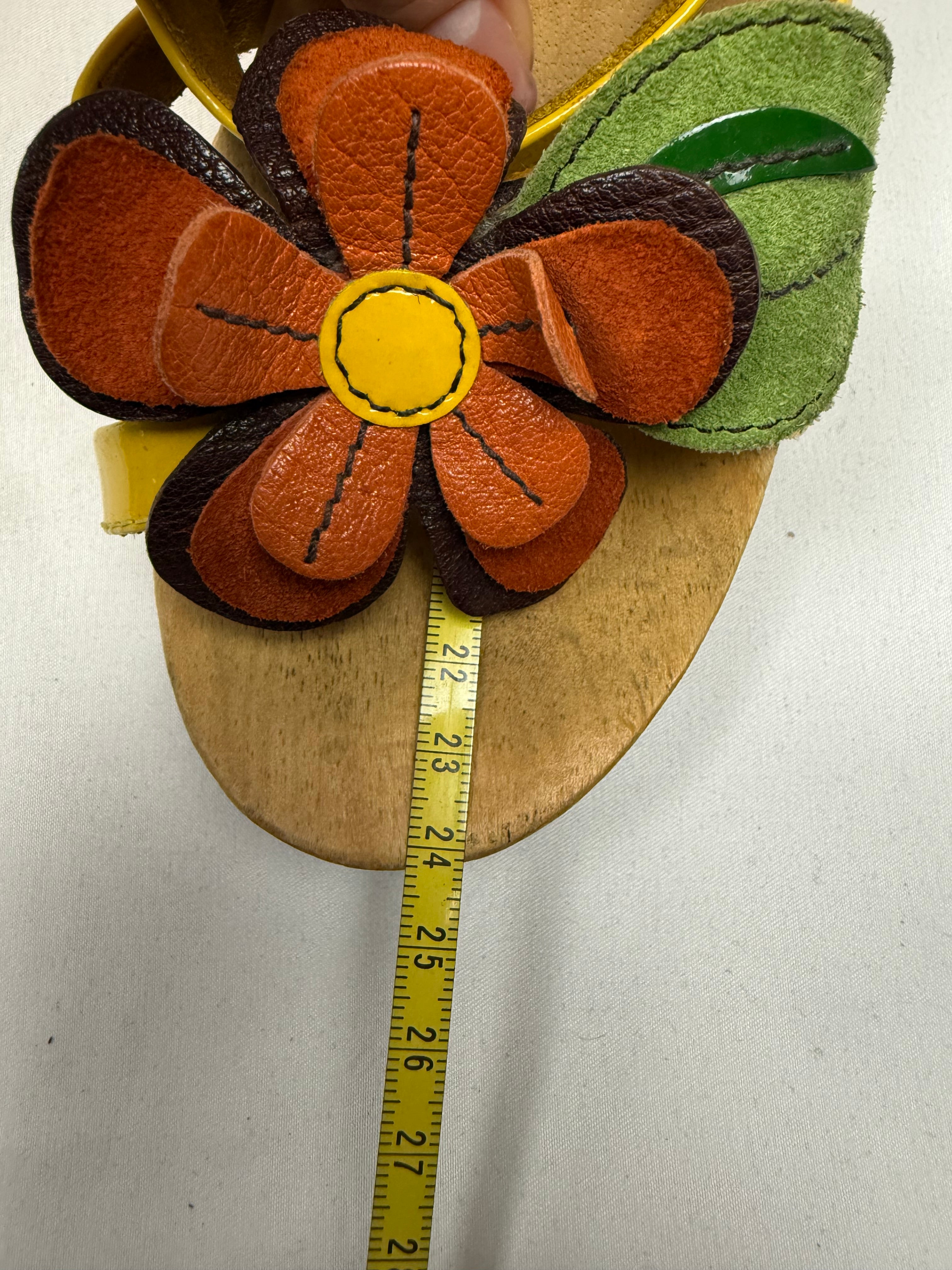 Yellow flower appliqué real leather wedge heels (36.5)