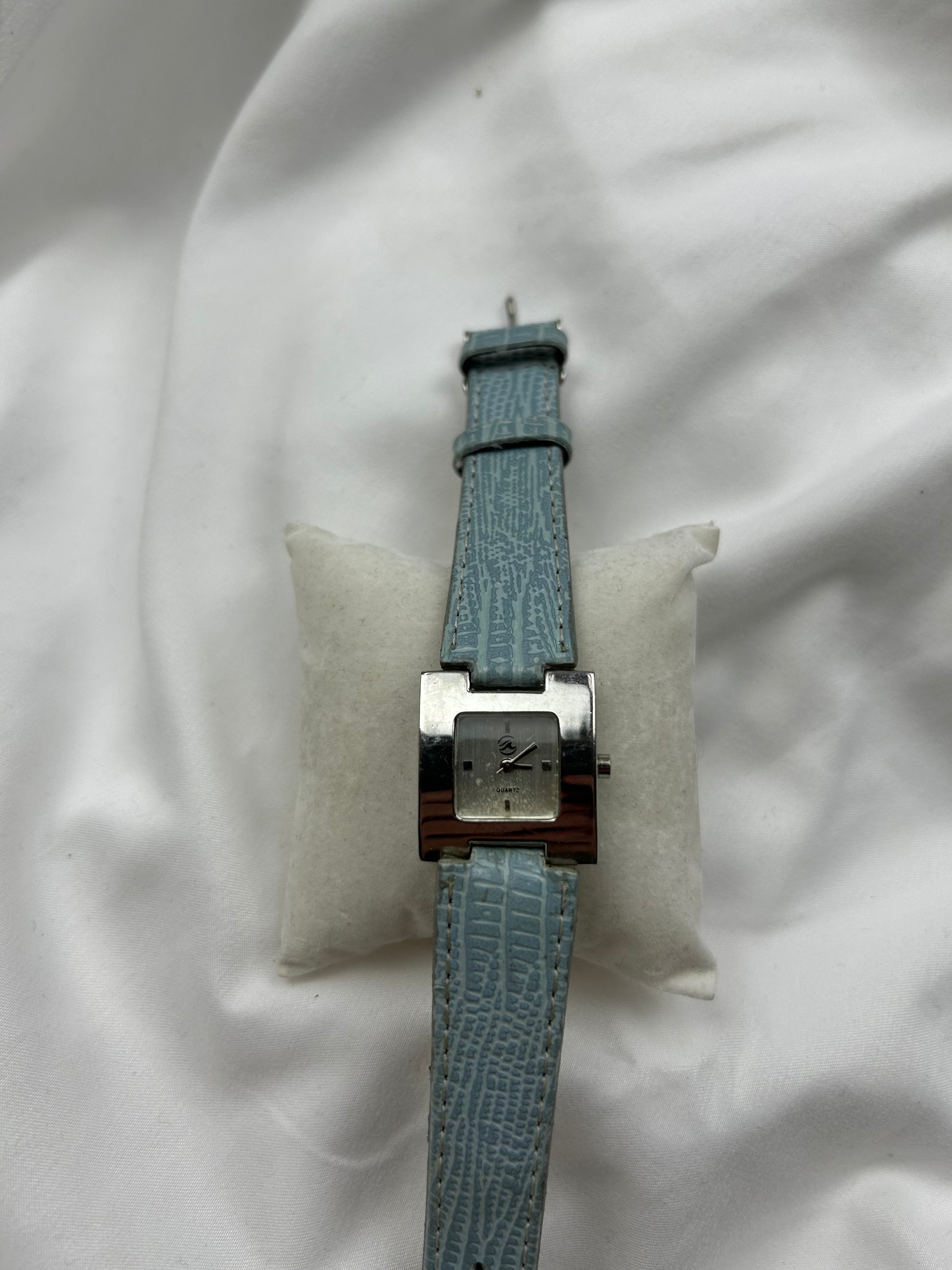 Vintage stainless steel blue leather silver watch jewelry