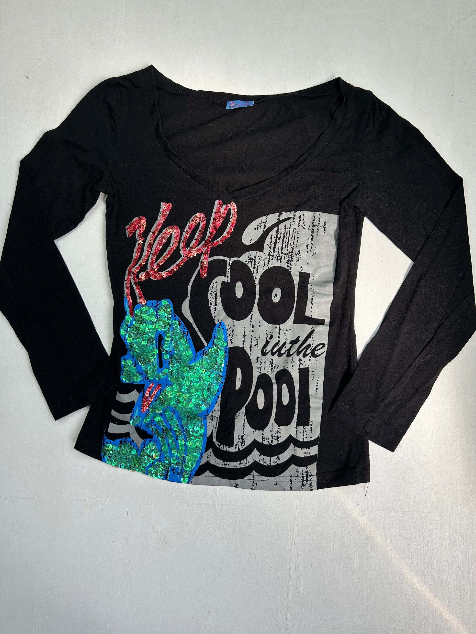 Black graphic long sleeves top (S)