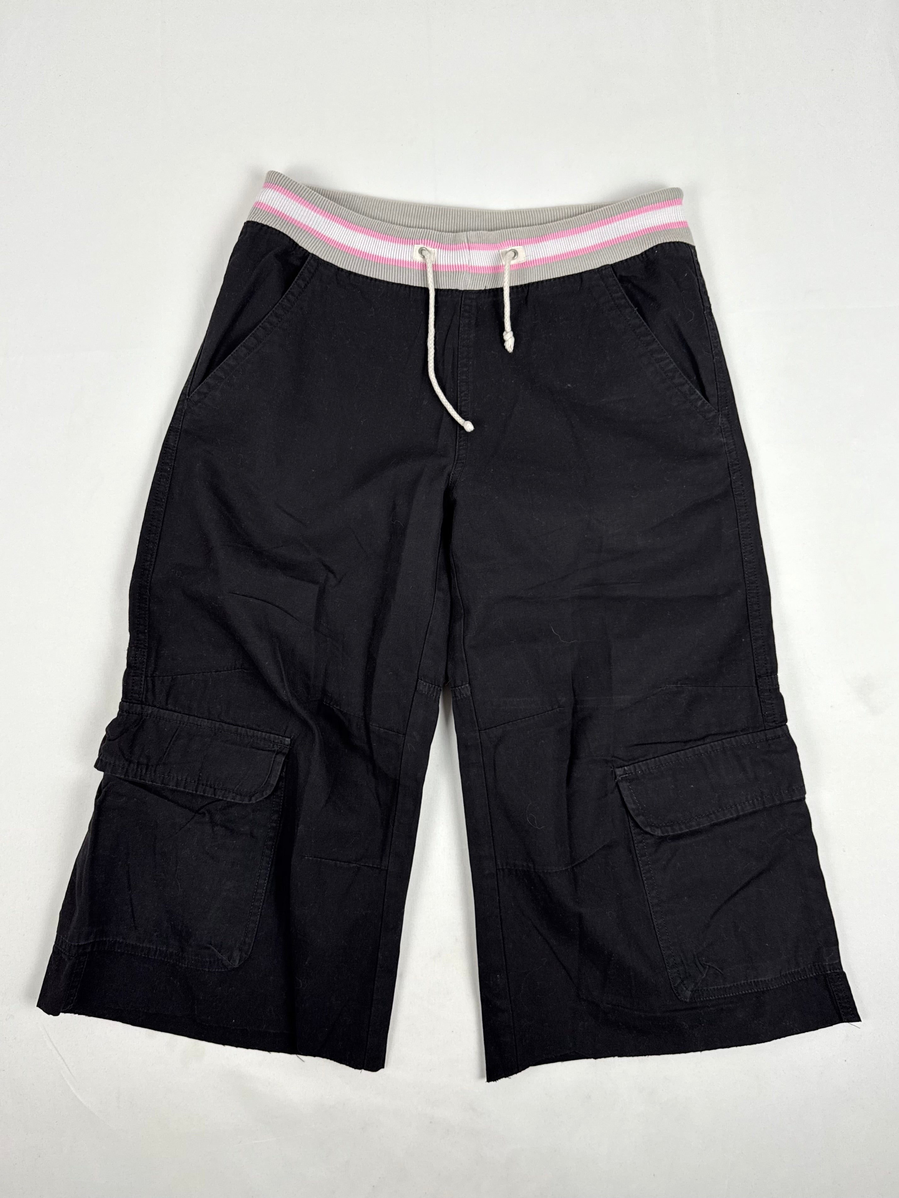 Black cargo low rise capri pants (S)