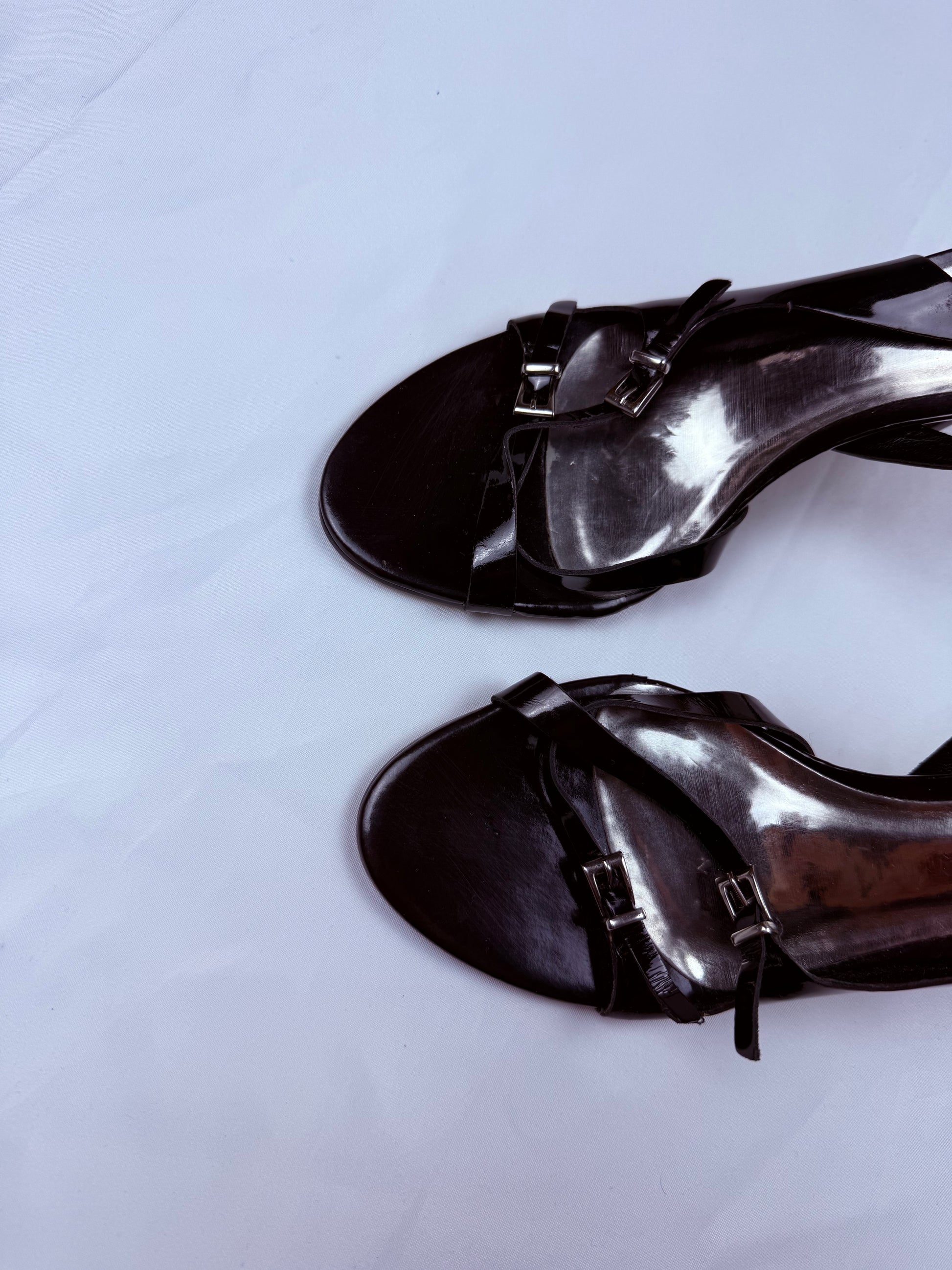 Black buckle belt heels (38)