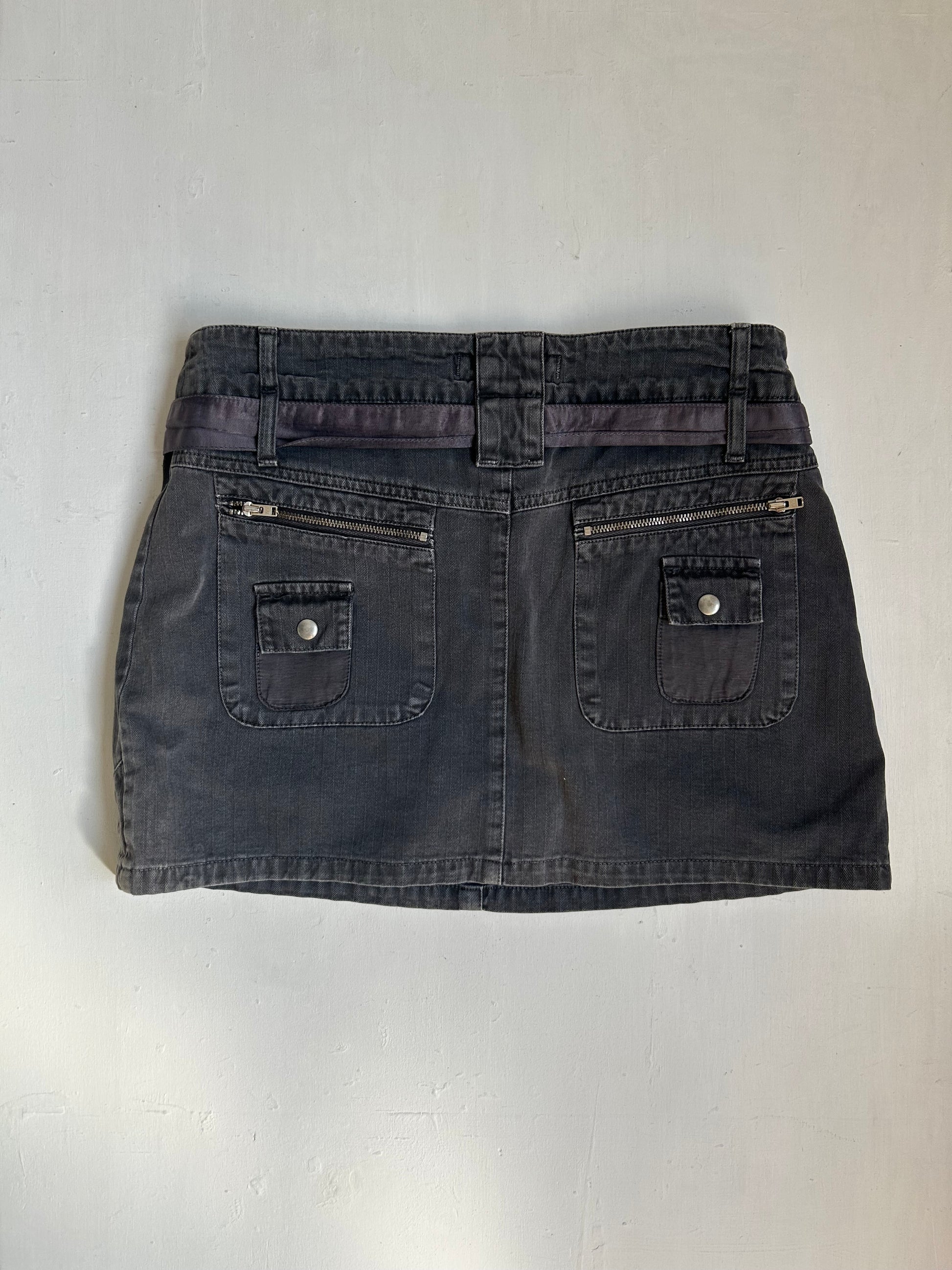 Grey denim cargo low rise mini skirt (S)