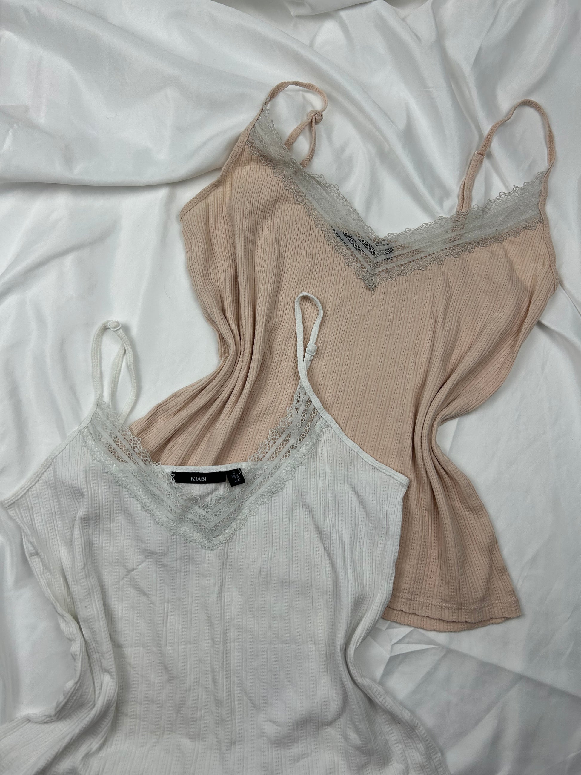 Lace detail cami top (M/L)