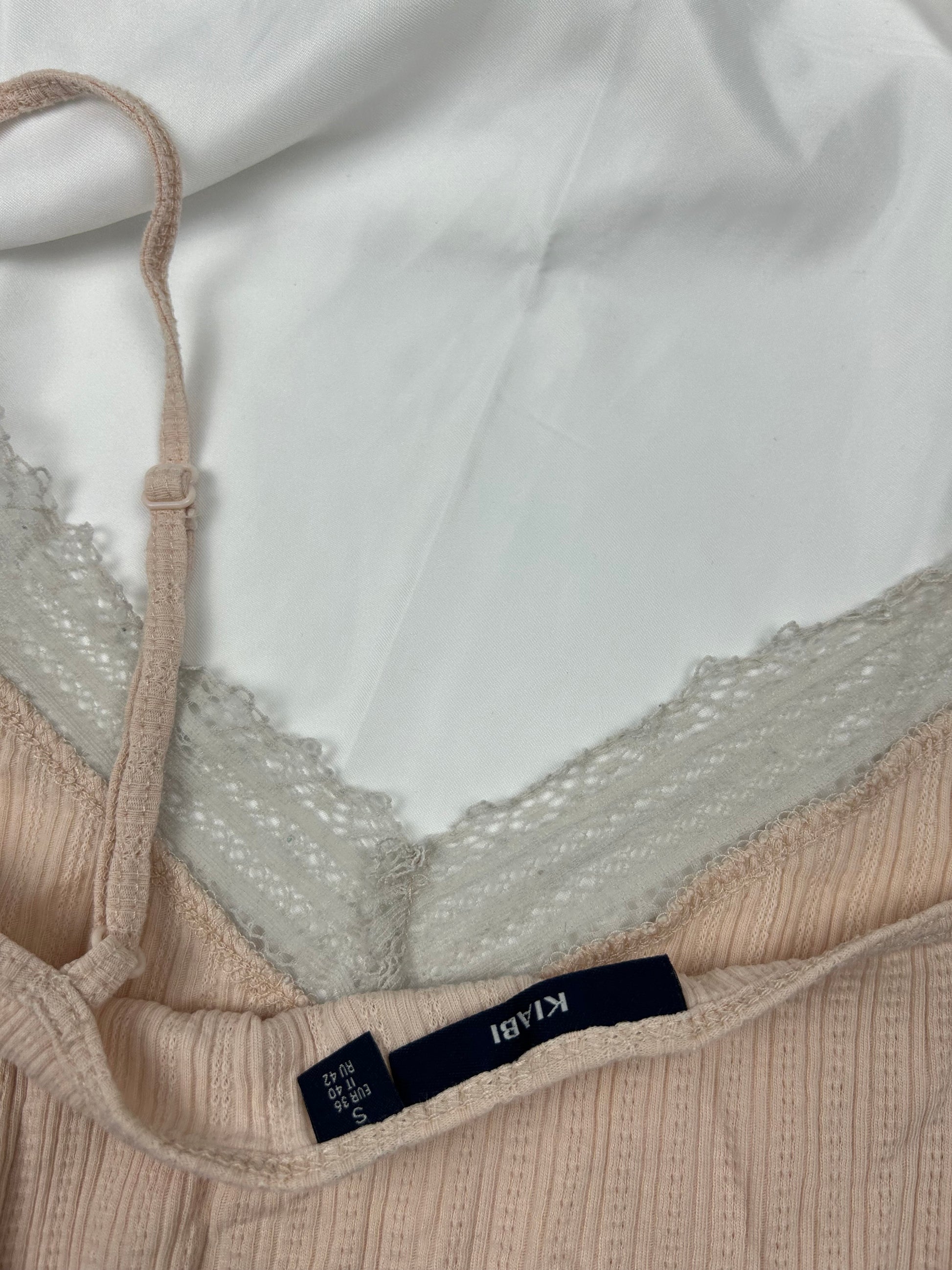 Lace detail cami top (M/L)