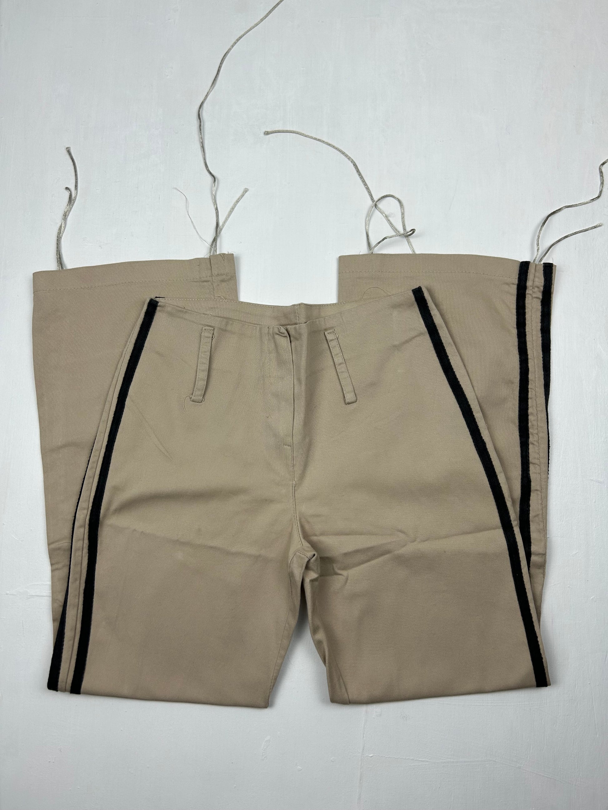 Beige low rise 3/4 length capris pants (S)