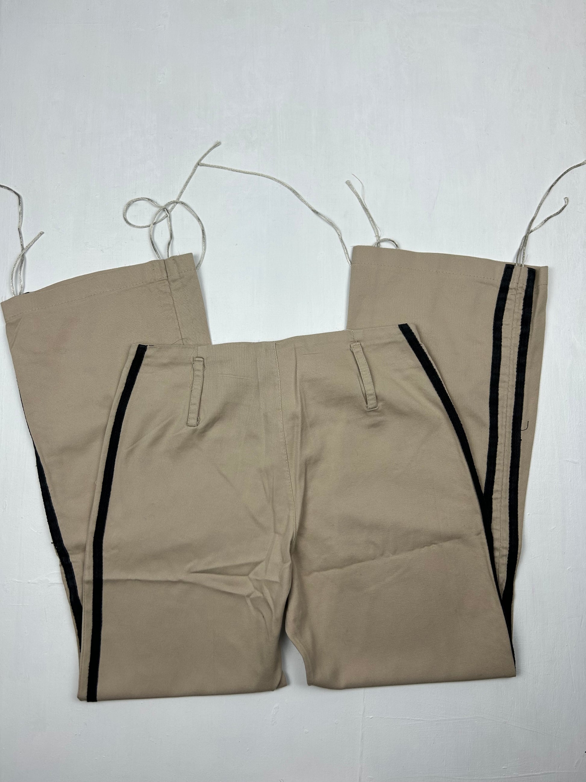 Beige low rise 3/4 length capris pants (S)