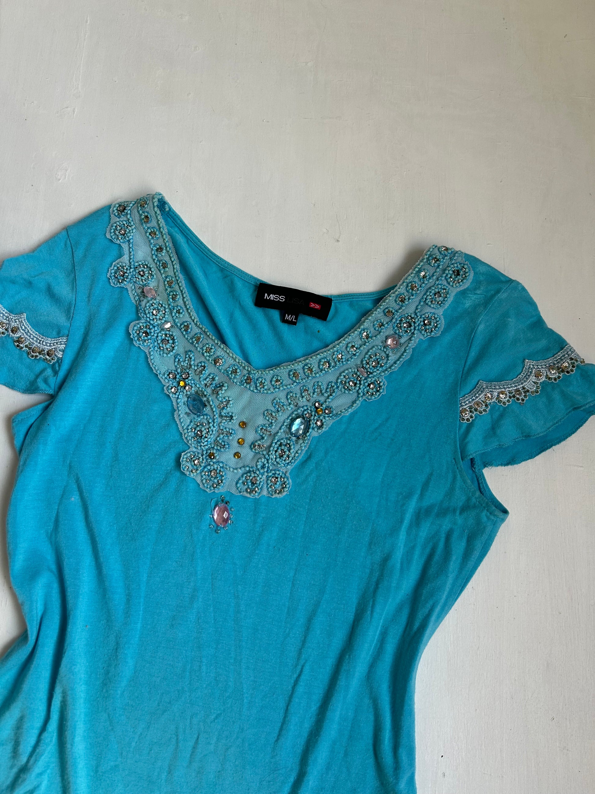 Blue embroidered pearls tee (M/L)