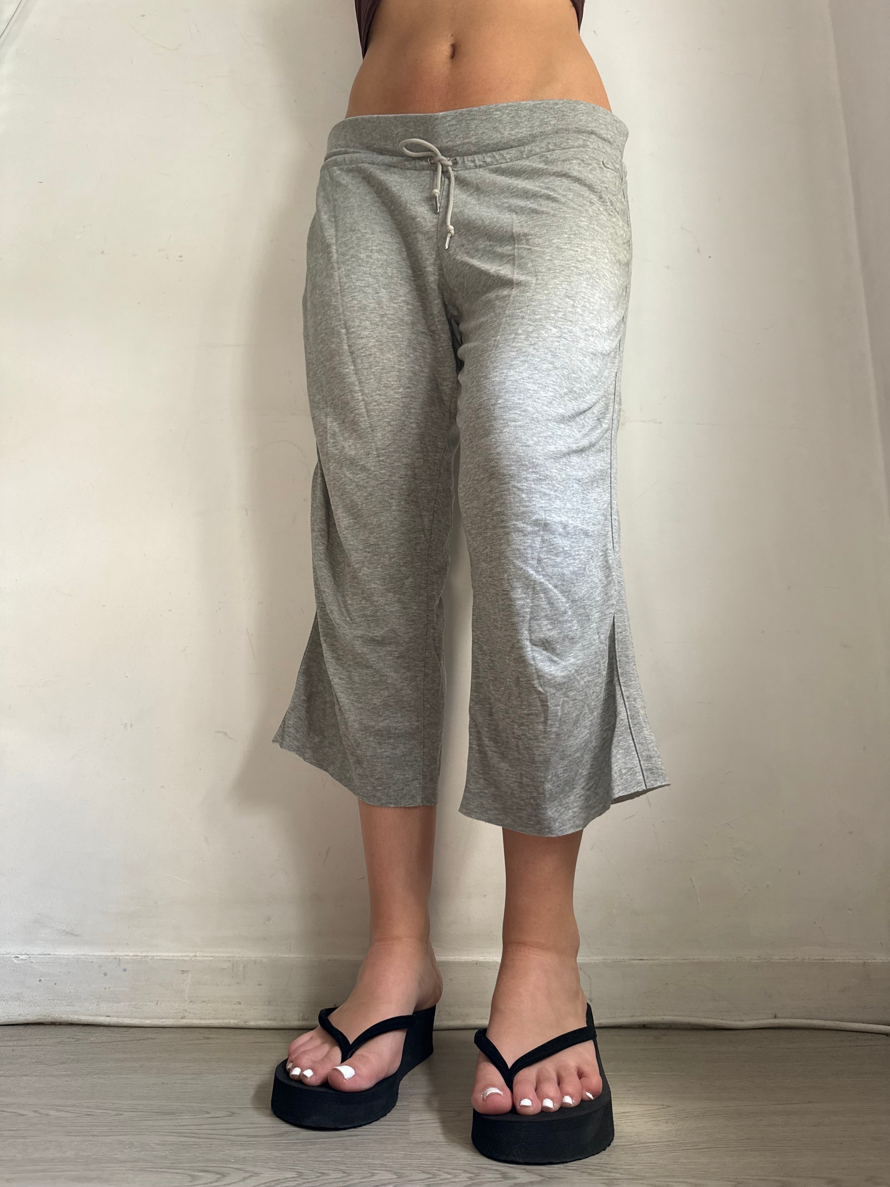 Grey low rise activewear capri pants (XL)