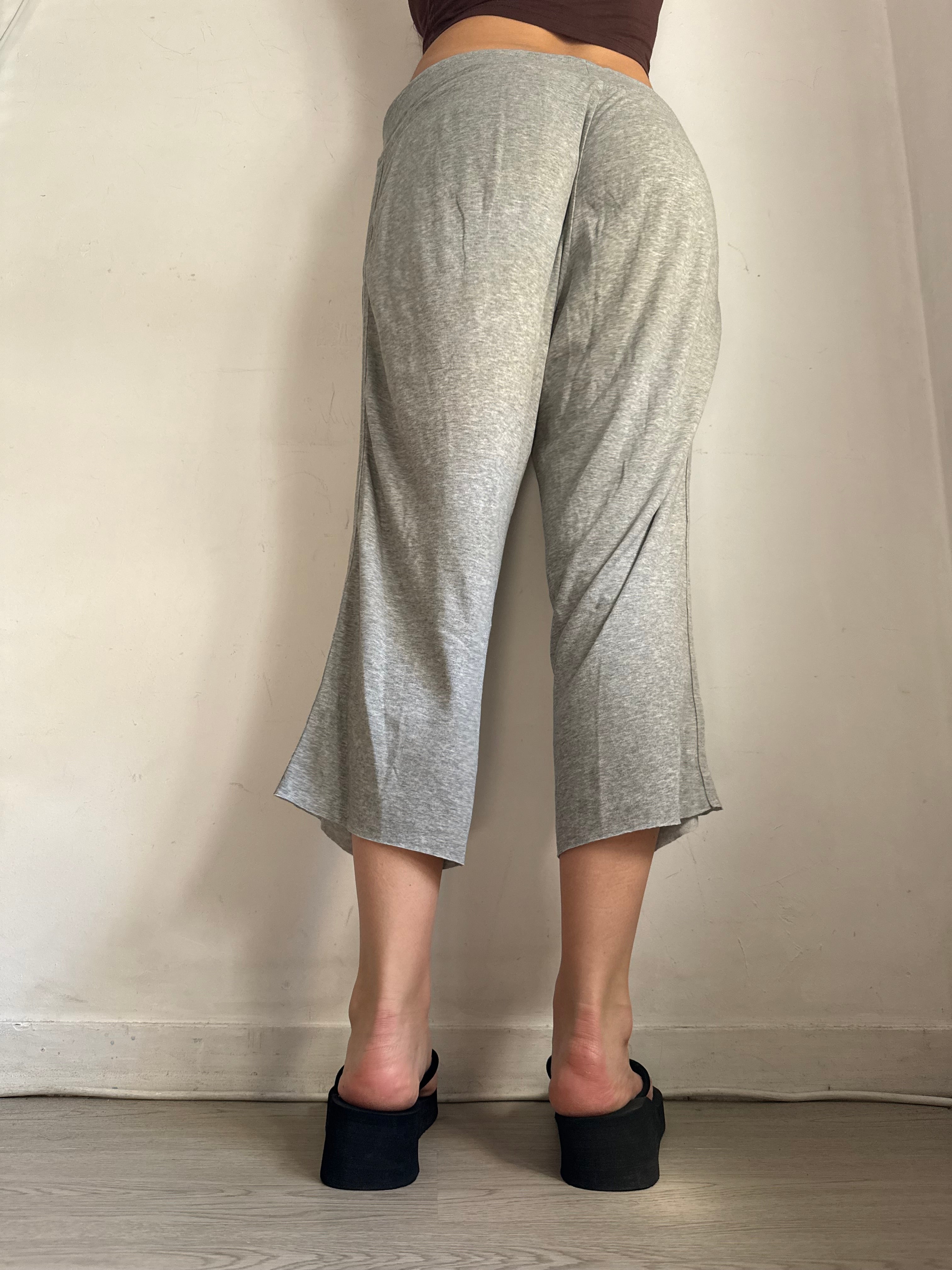 Grey low rise activewear capri pants (XL)