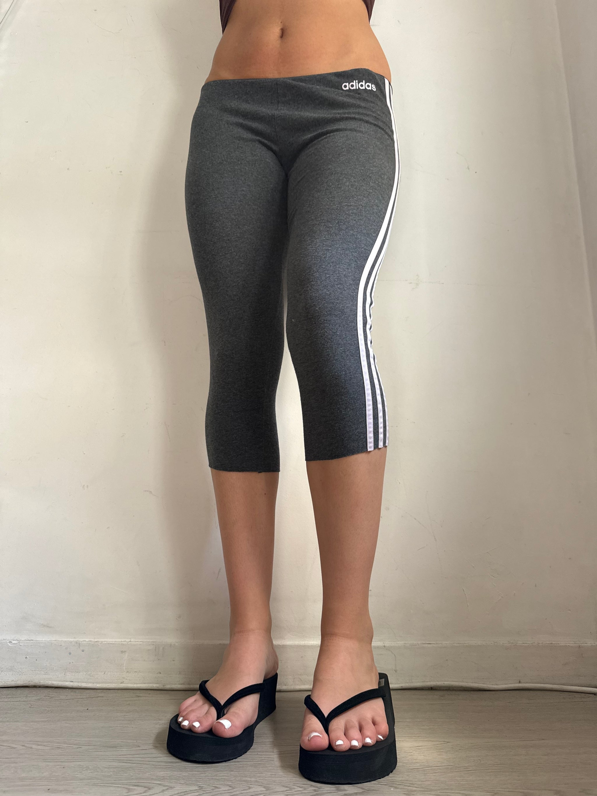 Grey activewear low waist capri pants (S/M)
