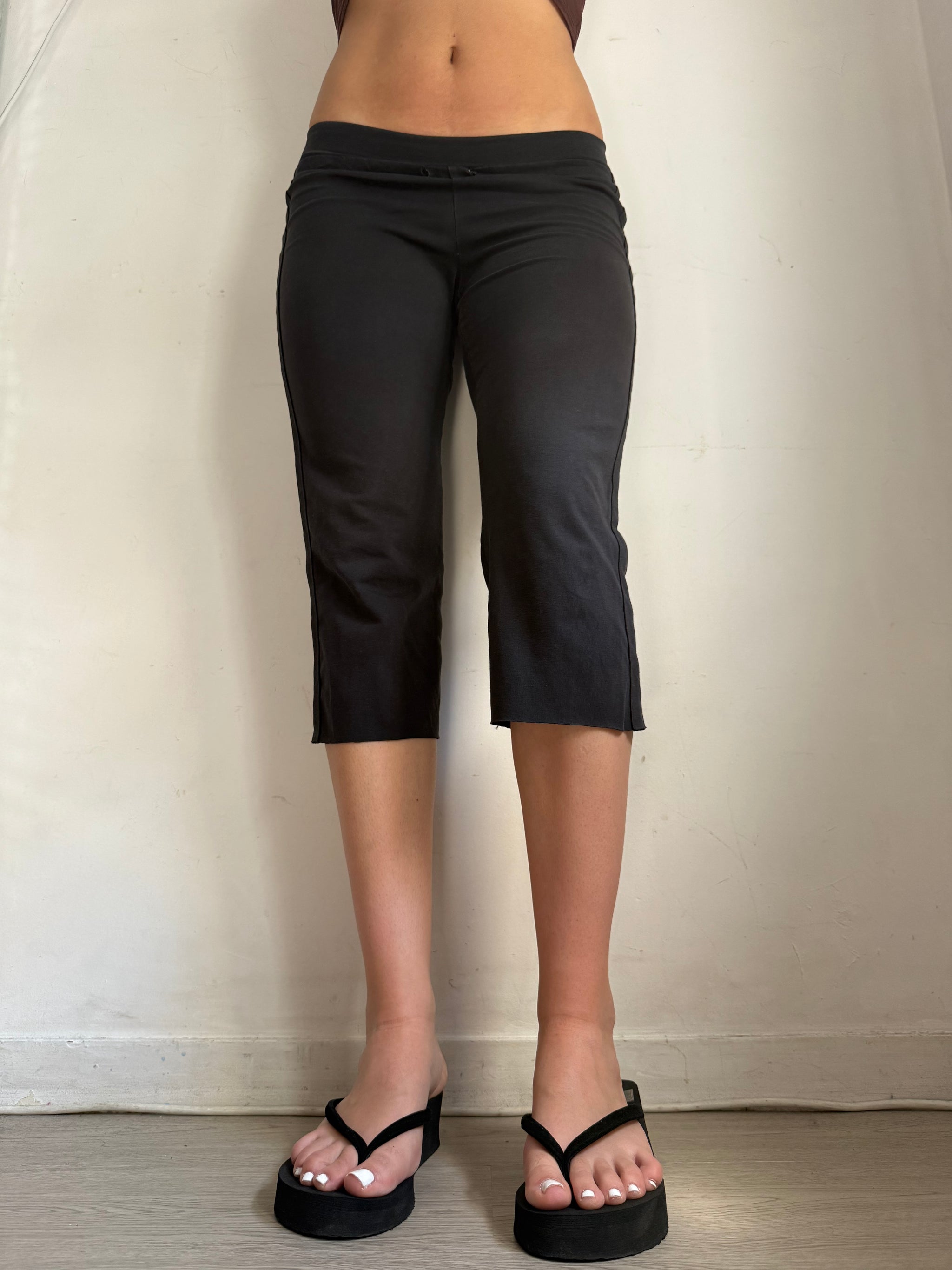 Black low rise activewear capri pants (S)