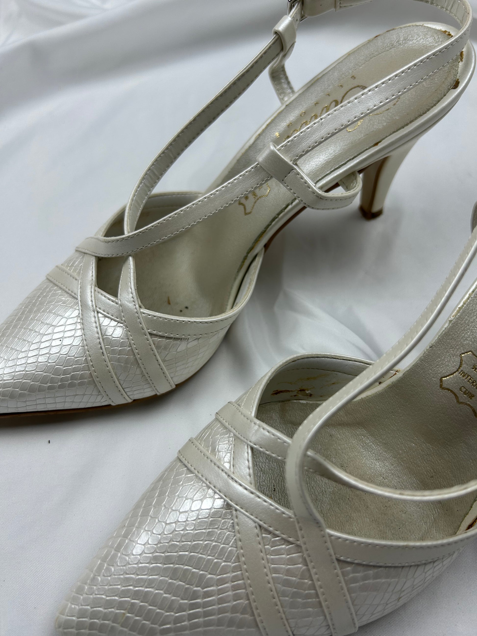 White pointed toes kitten heels shoes (39)