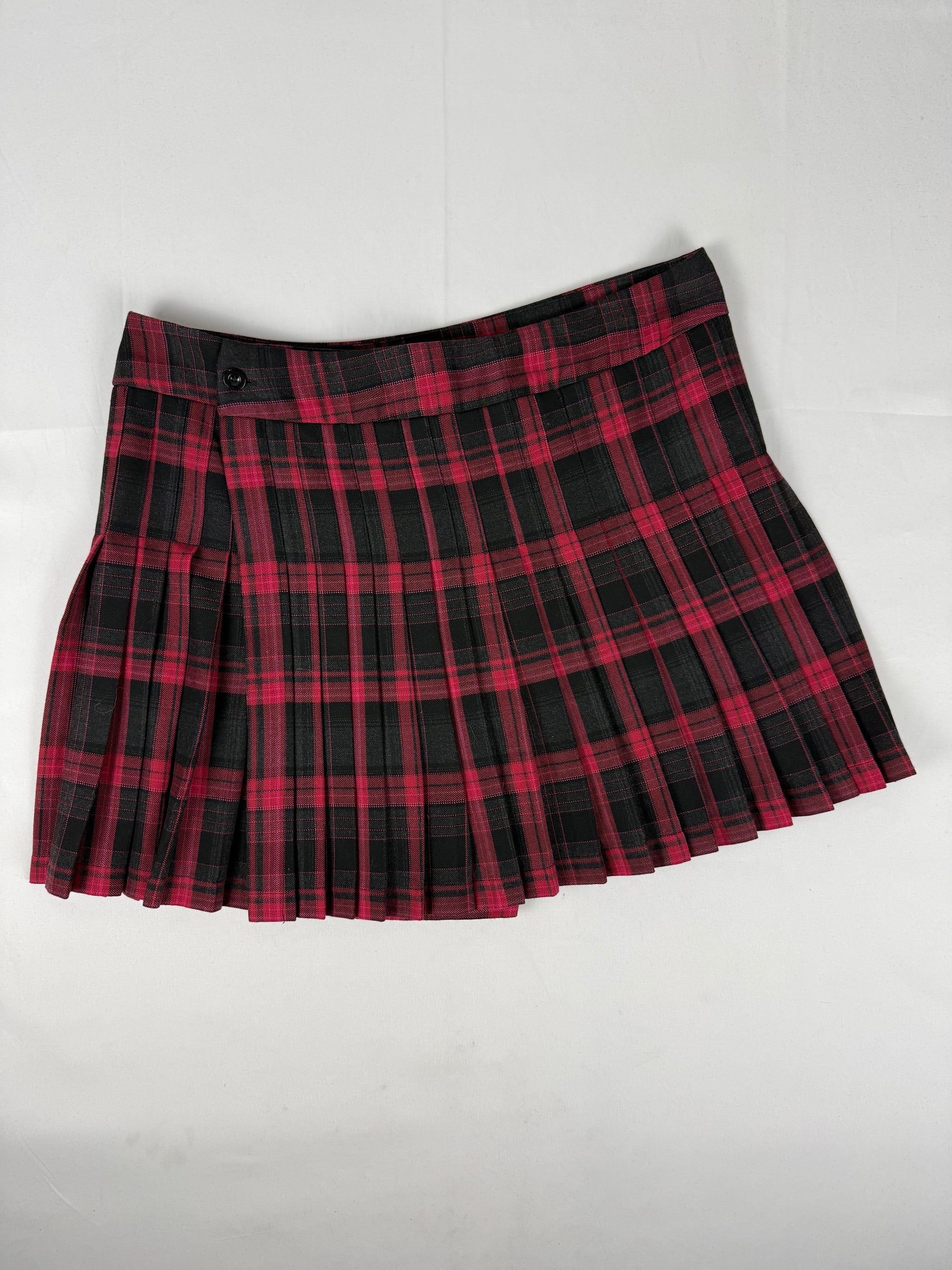Red check print low rise pleated mini skirt (XL)