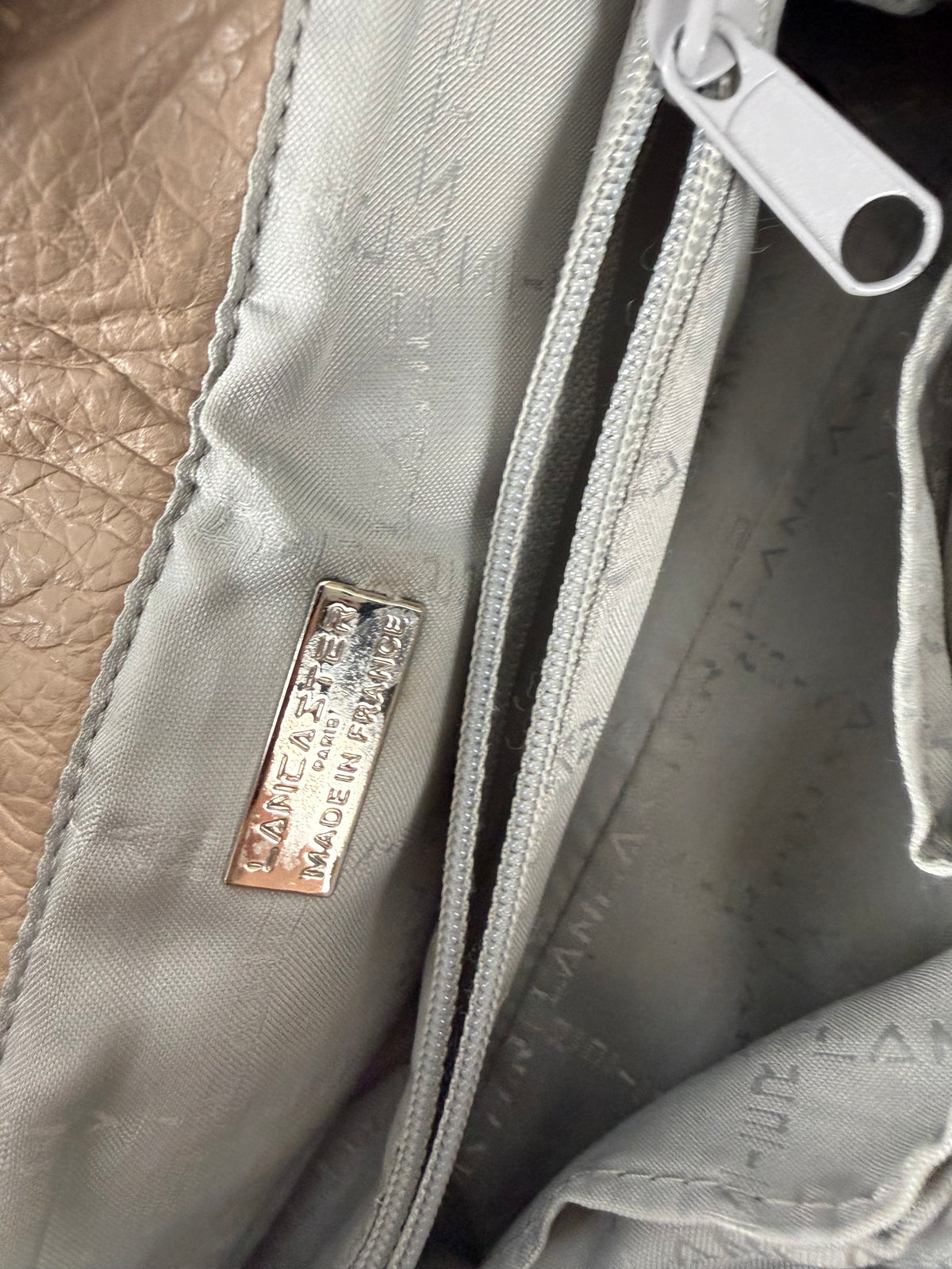 Beige real leather shoulder bag (14x29cm)