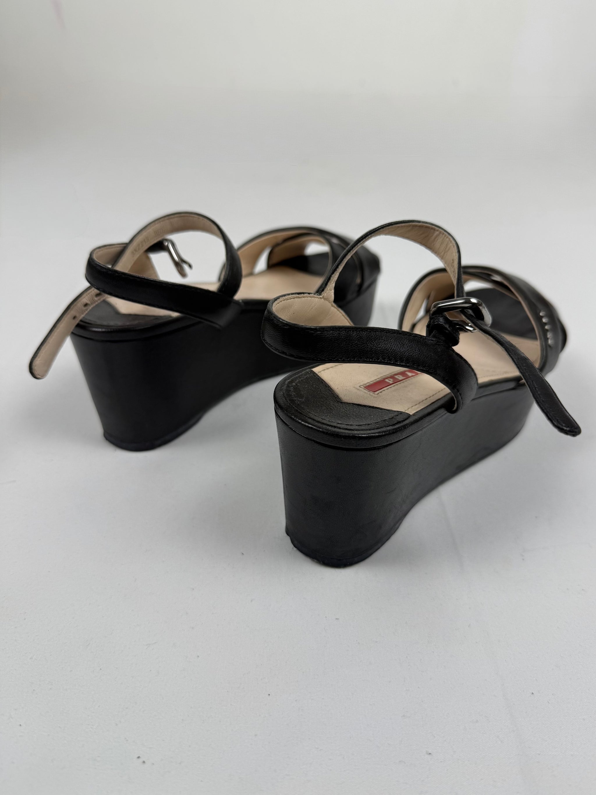 Black wedge heels (36.5)