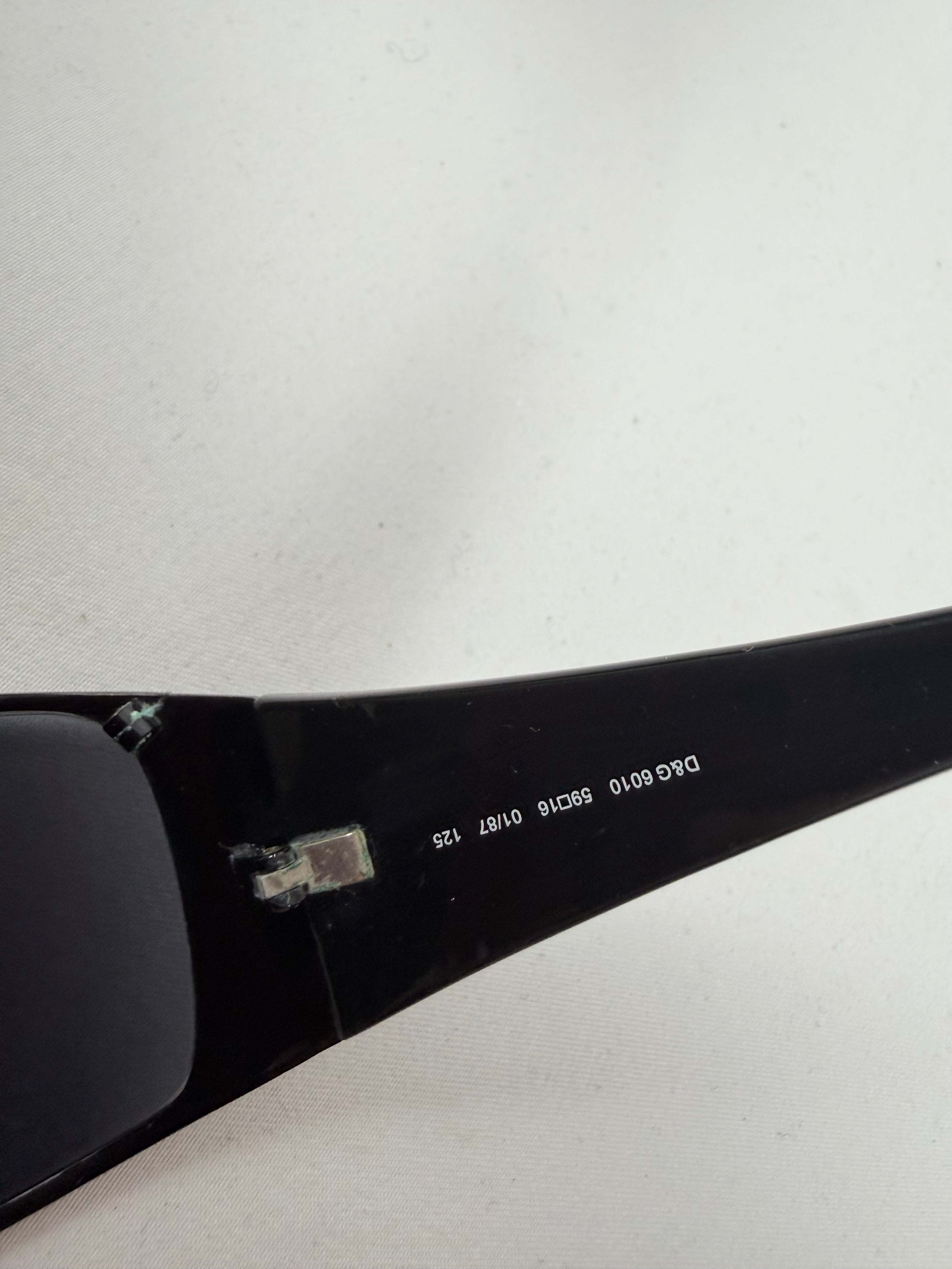 Lunettes de vue grises et argentées pour le bureau