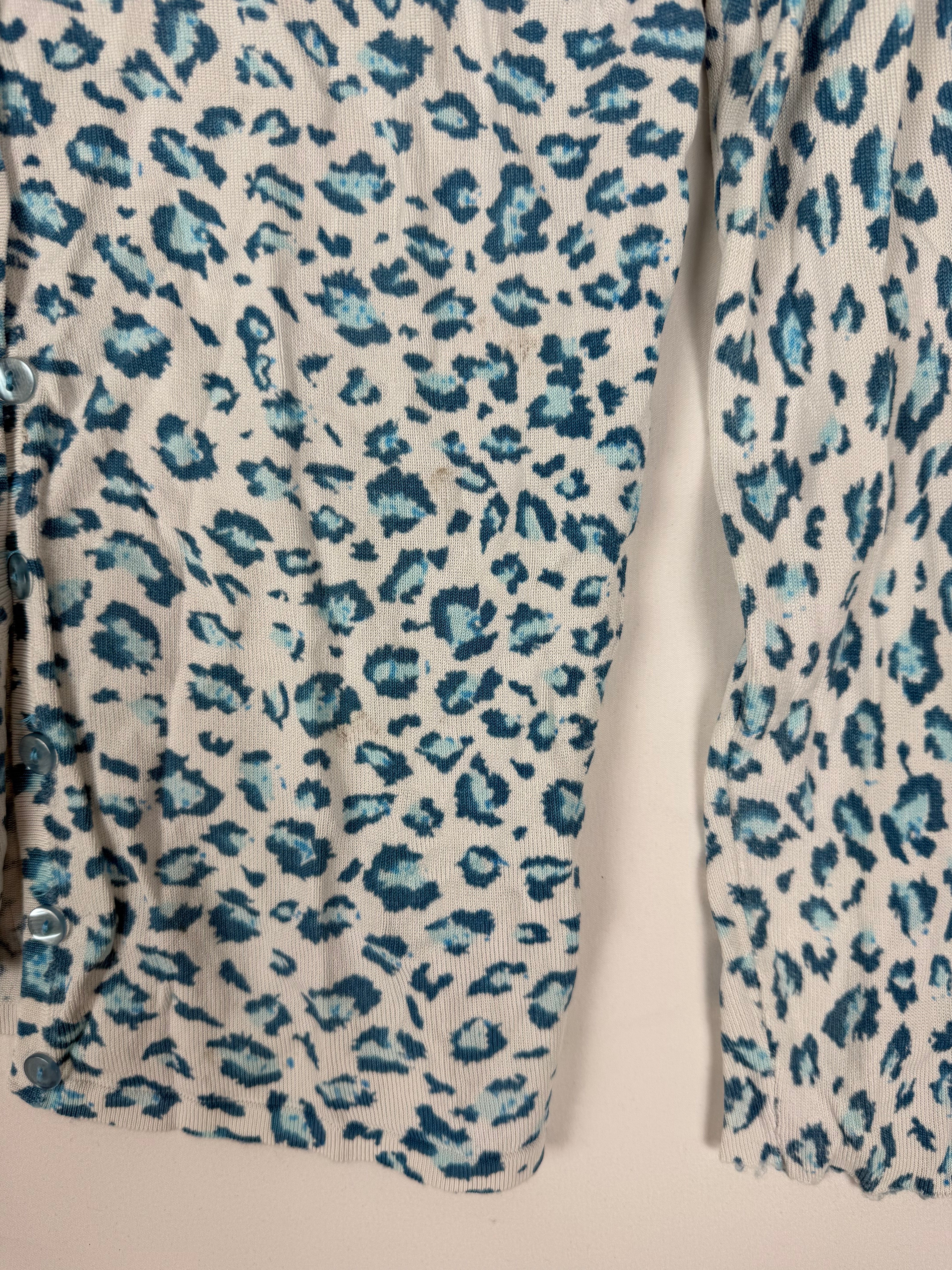 White & blue animal print cardigan (XL)