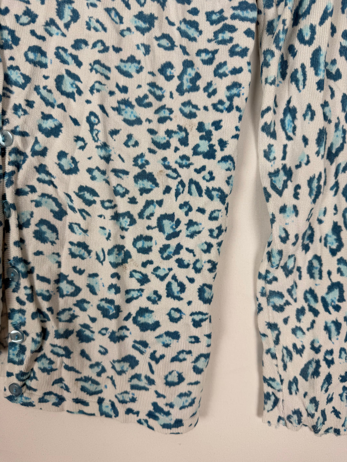 White & blue animal print cardigan (XL)