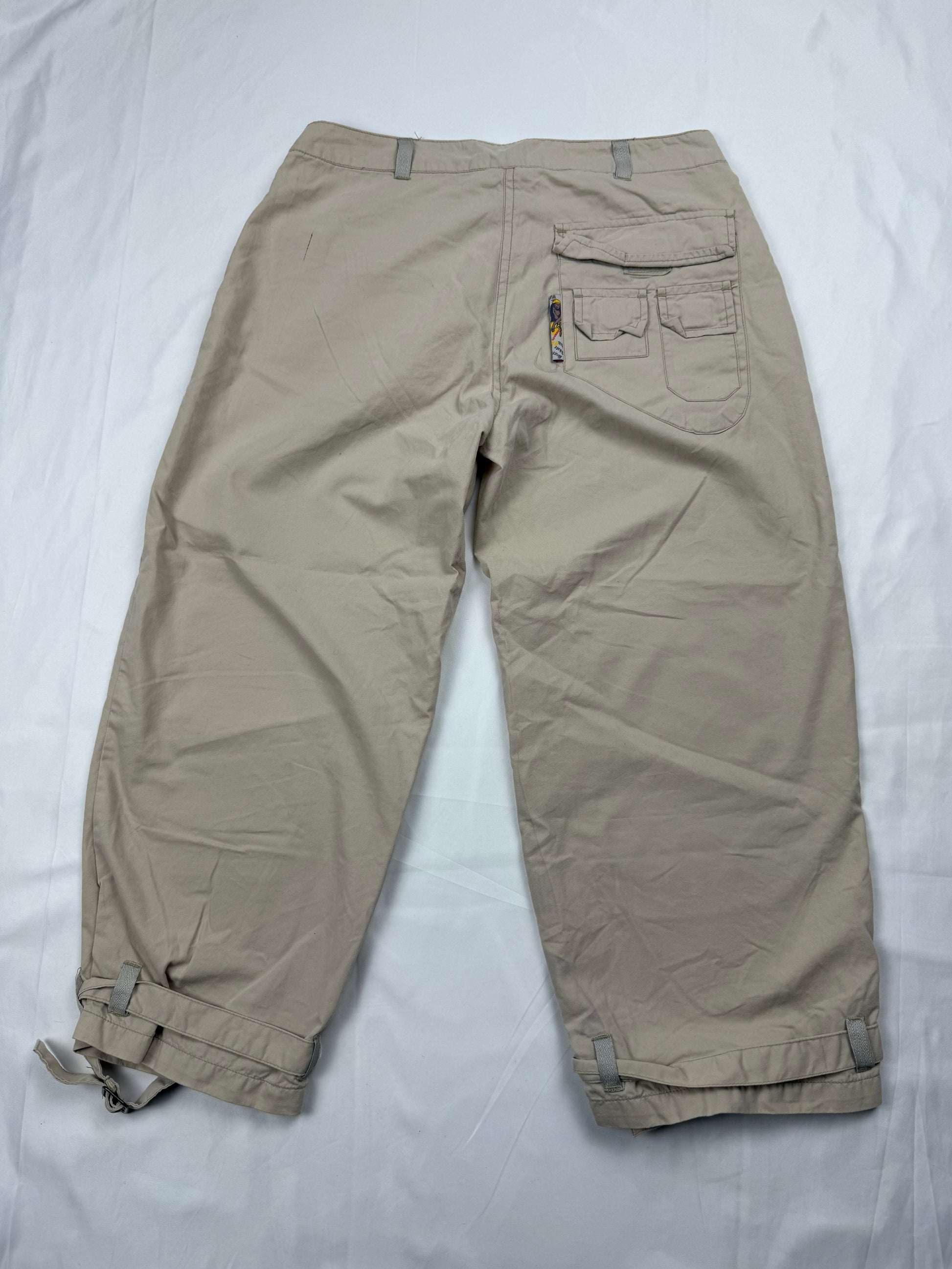 Beige low rise cargo capri pants (XS/S)