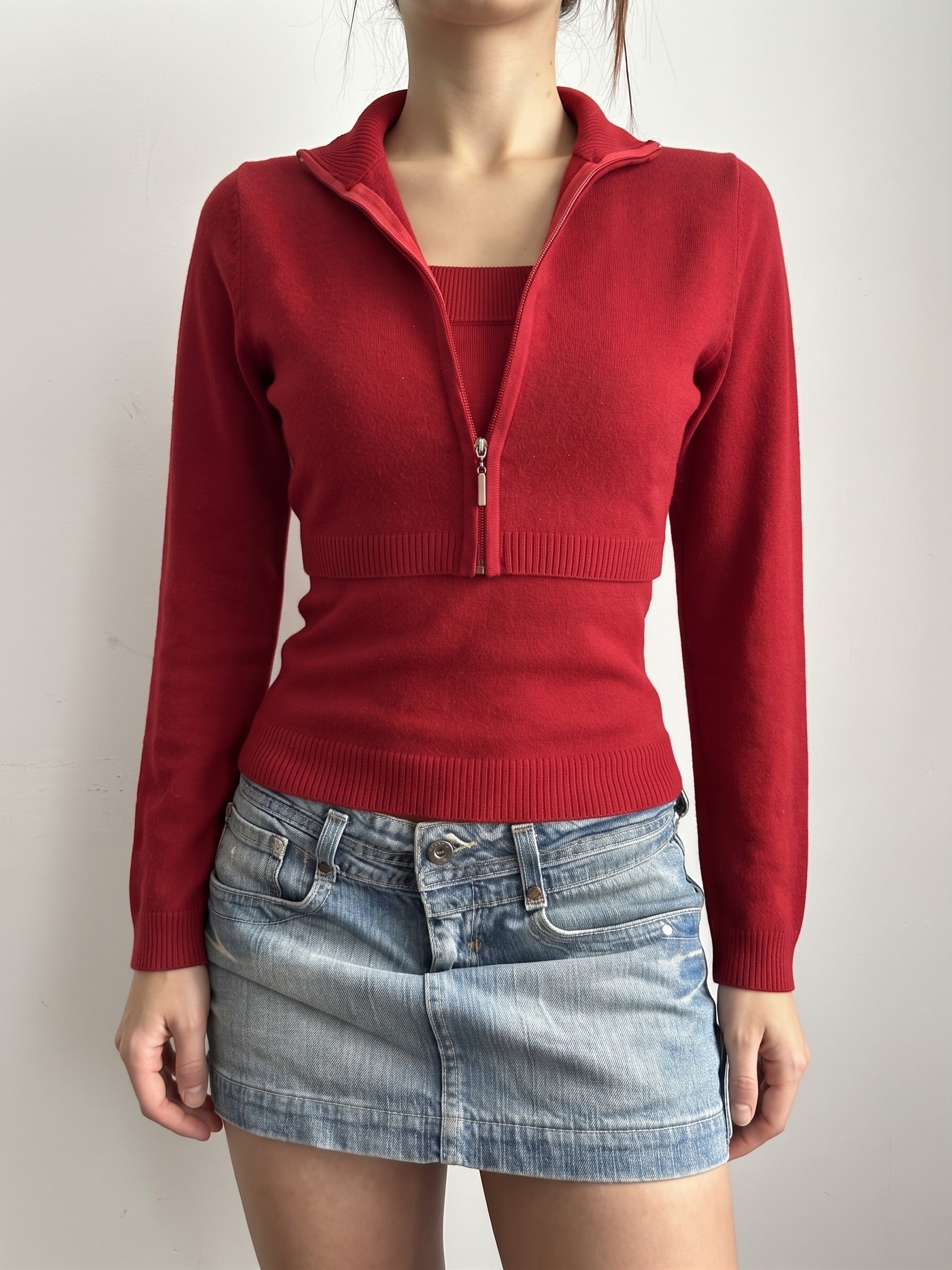 Mini-robe en maille grise à manches courtes avec nouage (S)