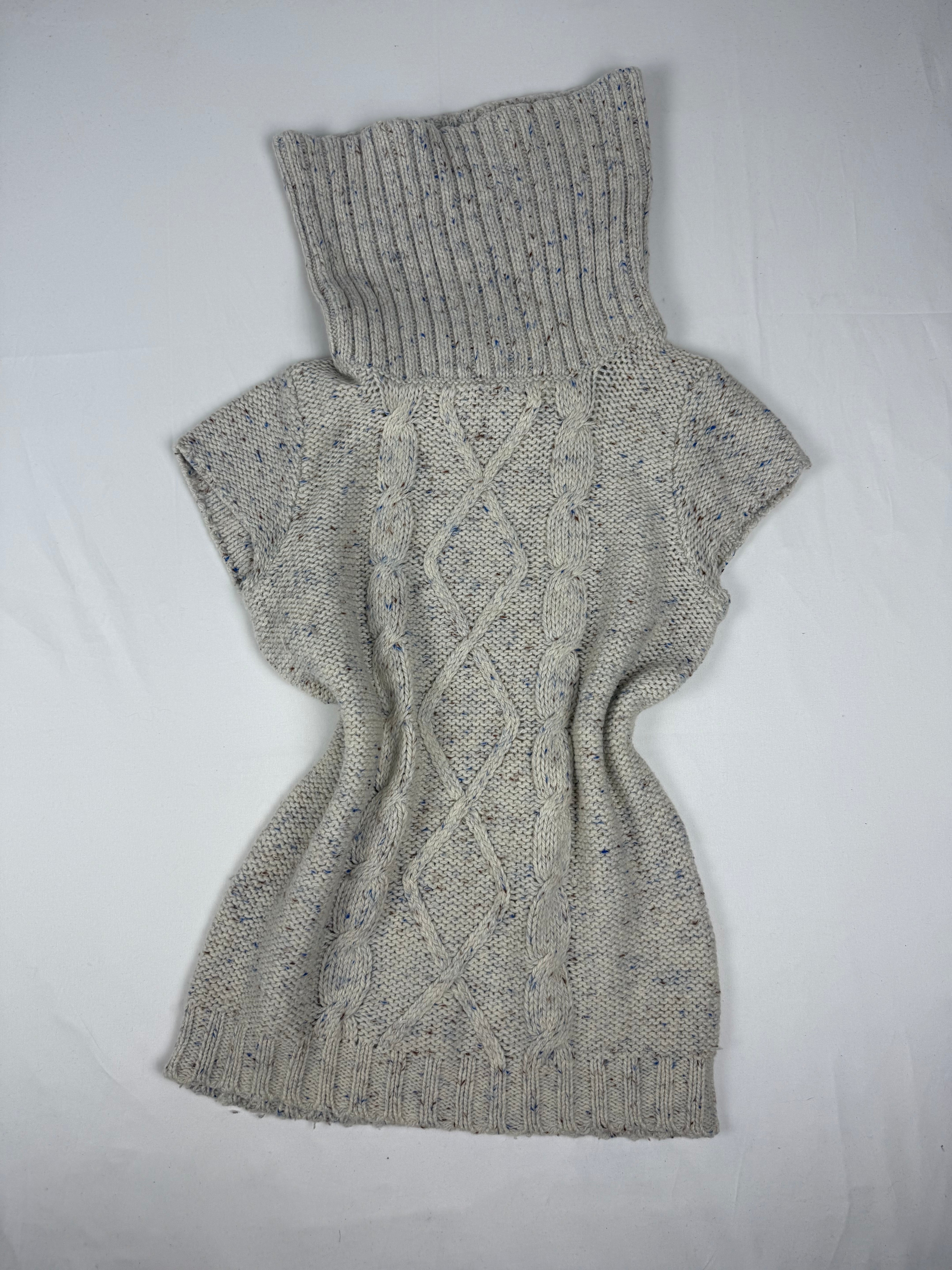 Grey turtleneck sleeveless jumper (S/M)