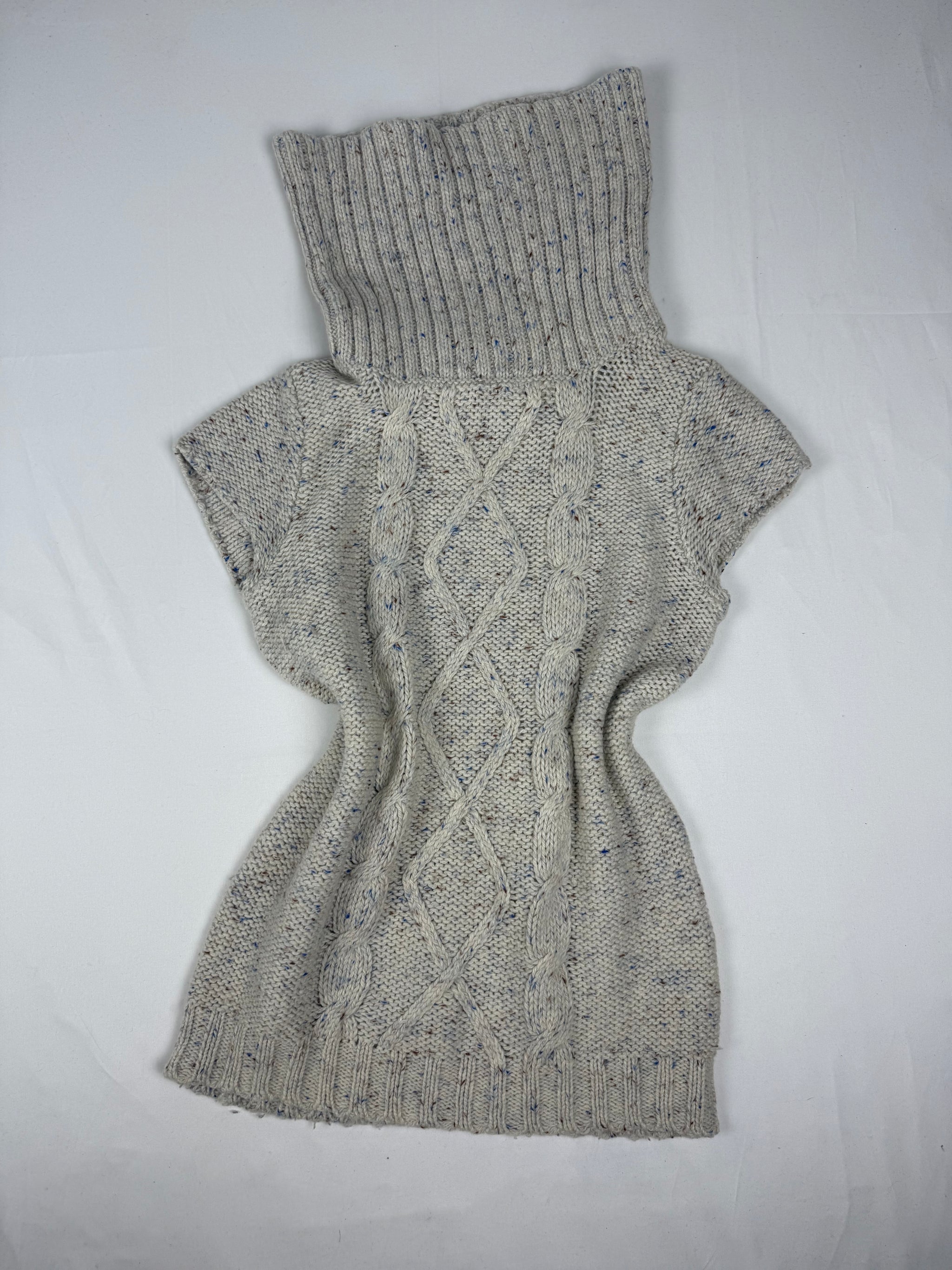 Grey turtleneck sleeveless jumper (S/M)