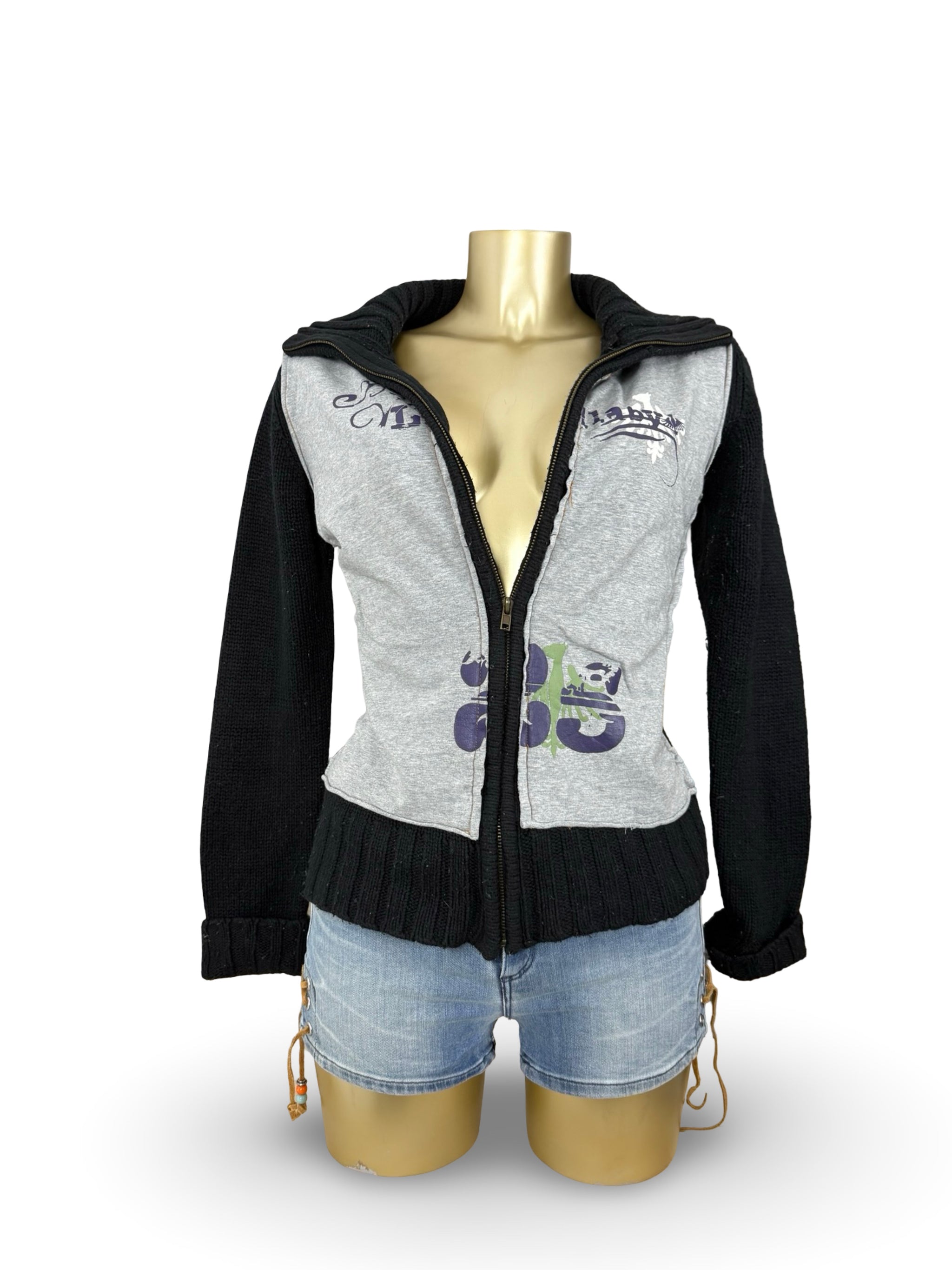 Grey graphic zip up jumper (S/M)