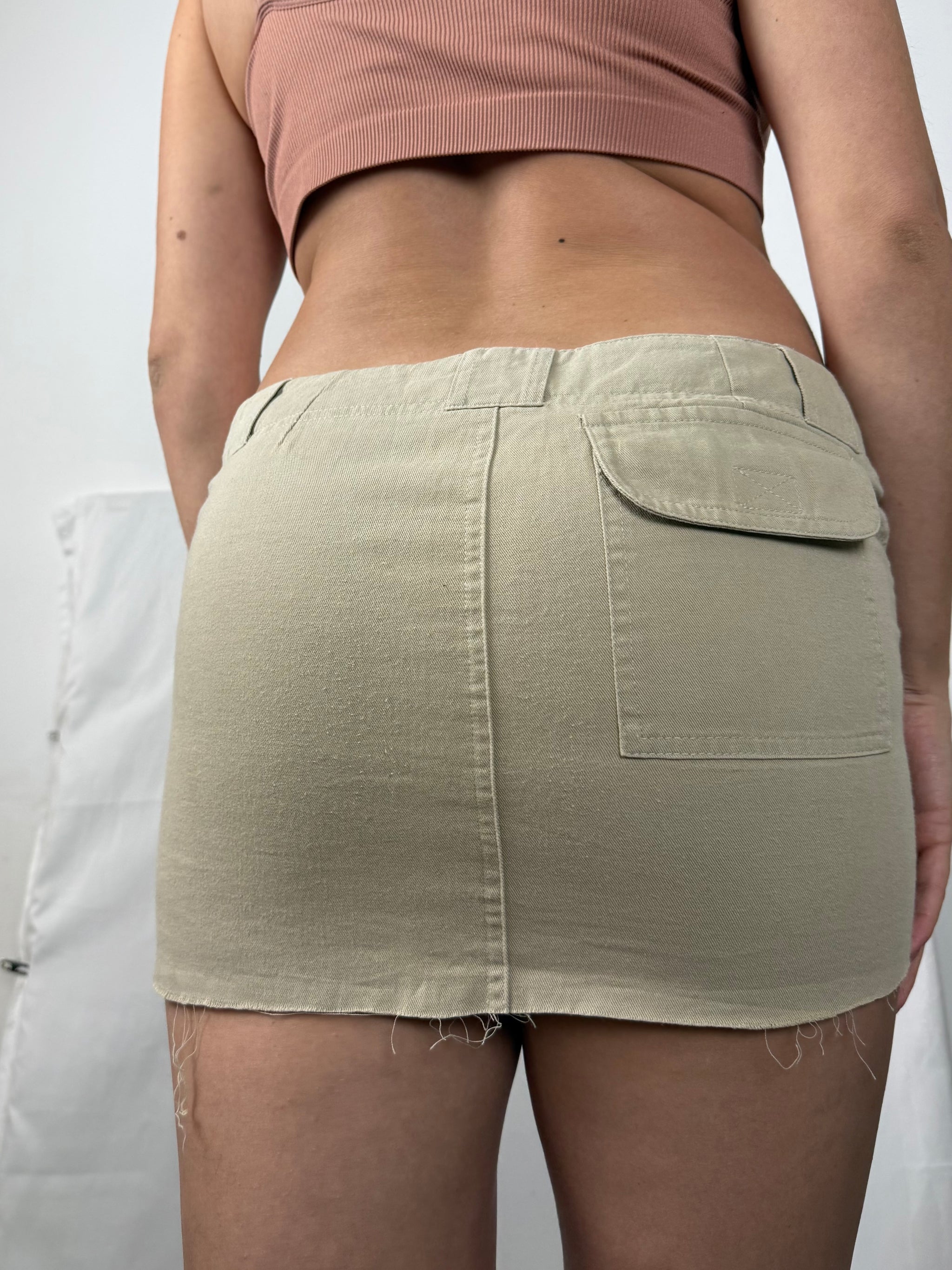 Beige cargo low rise mini skirt (XS)