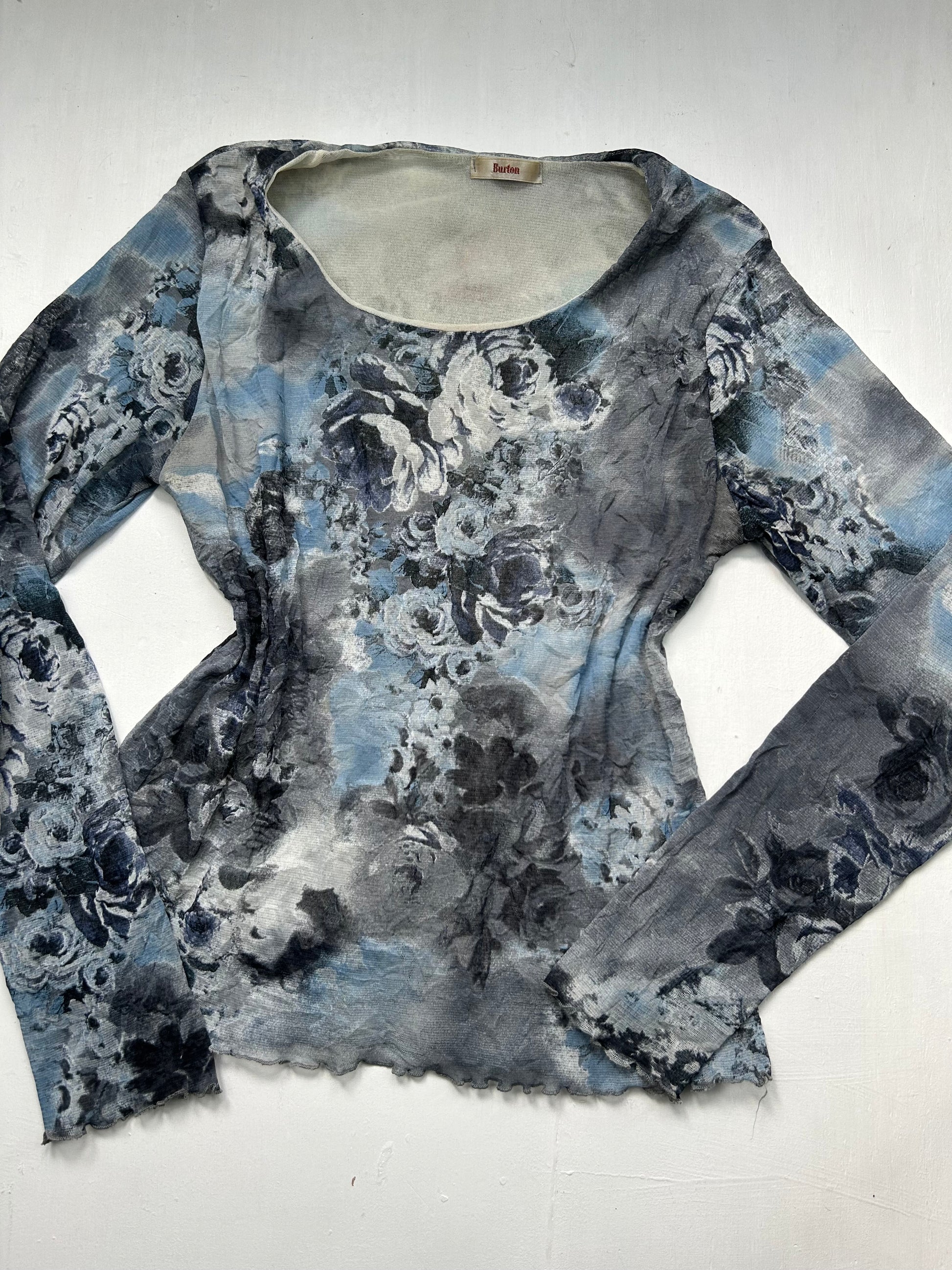 Grey mesh lined graphic long sleeves top (L)