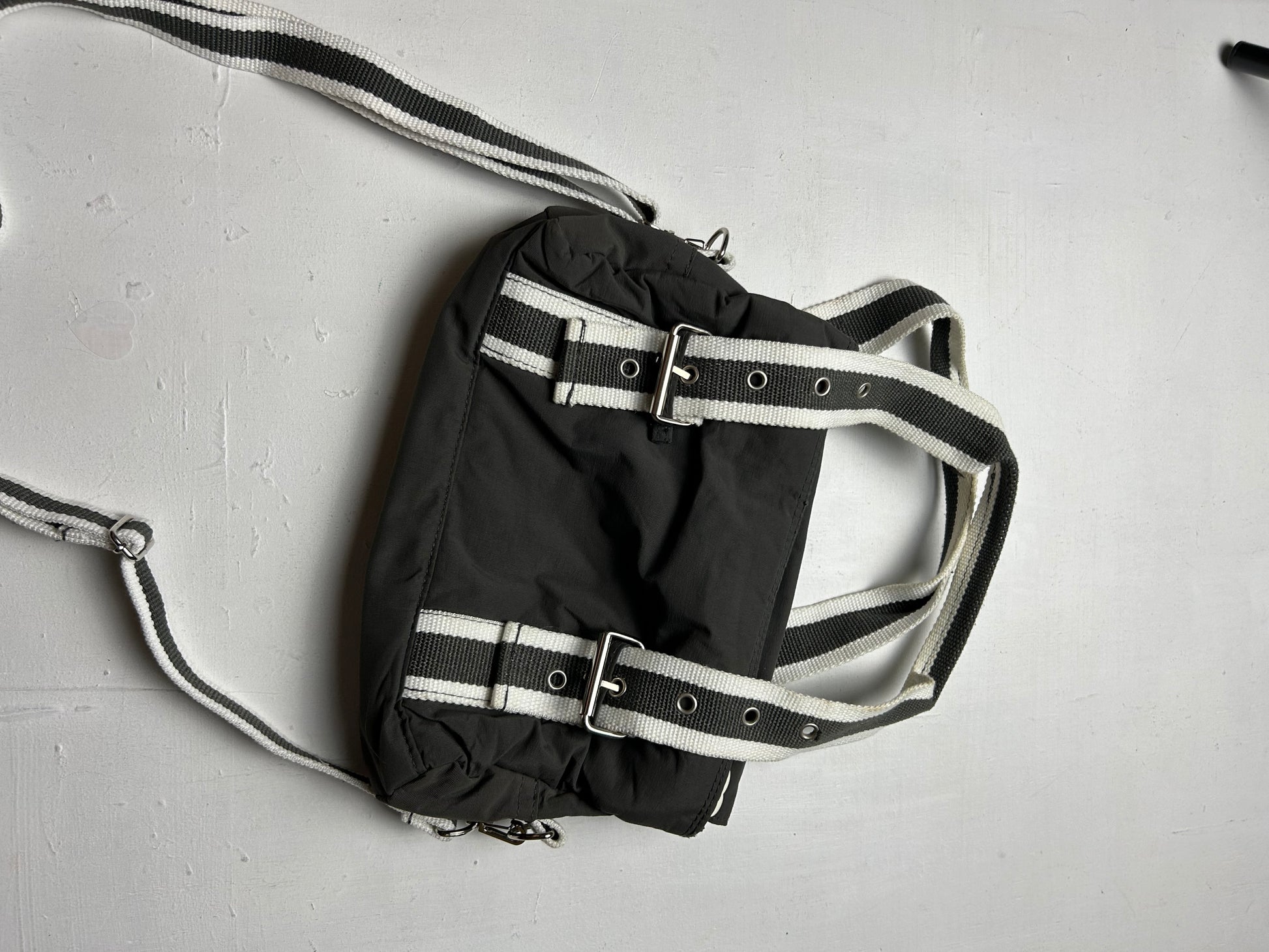 Black buckle belt y2k vintage medium shoulder bag